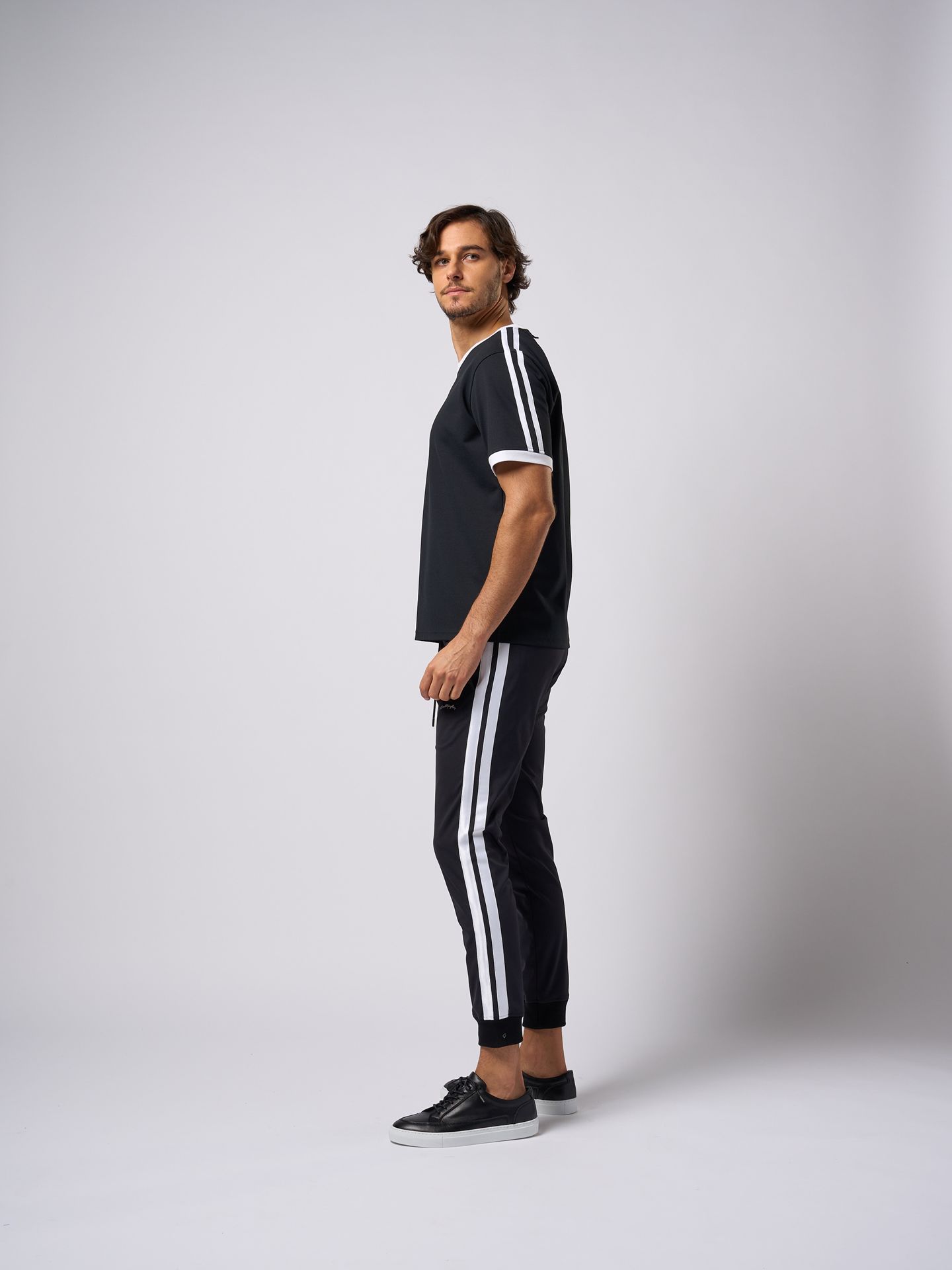【予約品9月19日 10時締め】 line track pants  / トラックパンツ / ブラック・ホワイト