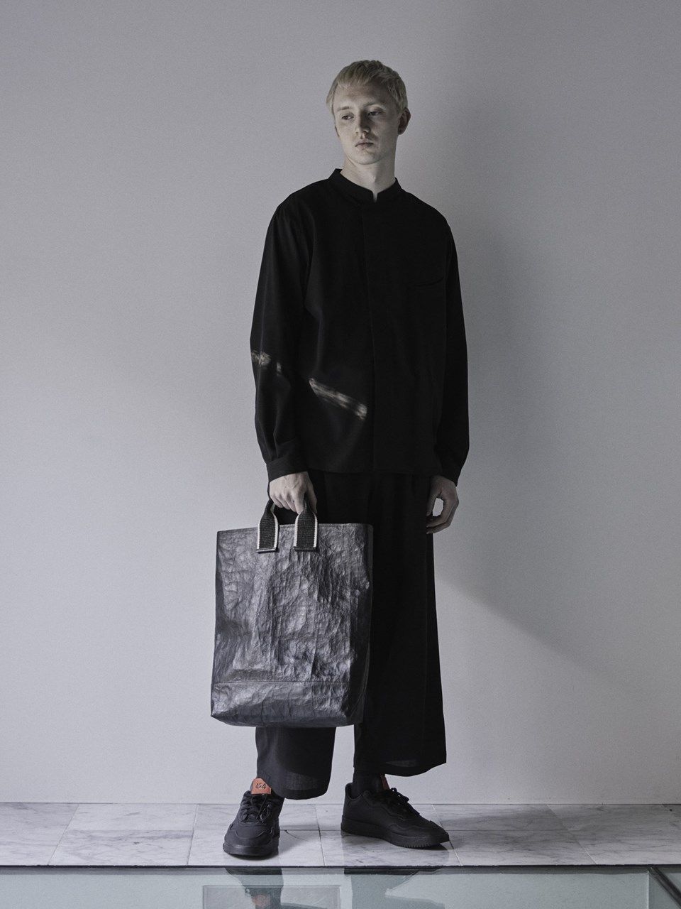 《予約品》 Dyneema® Leather トートバッグ  / ブラック / 即納