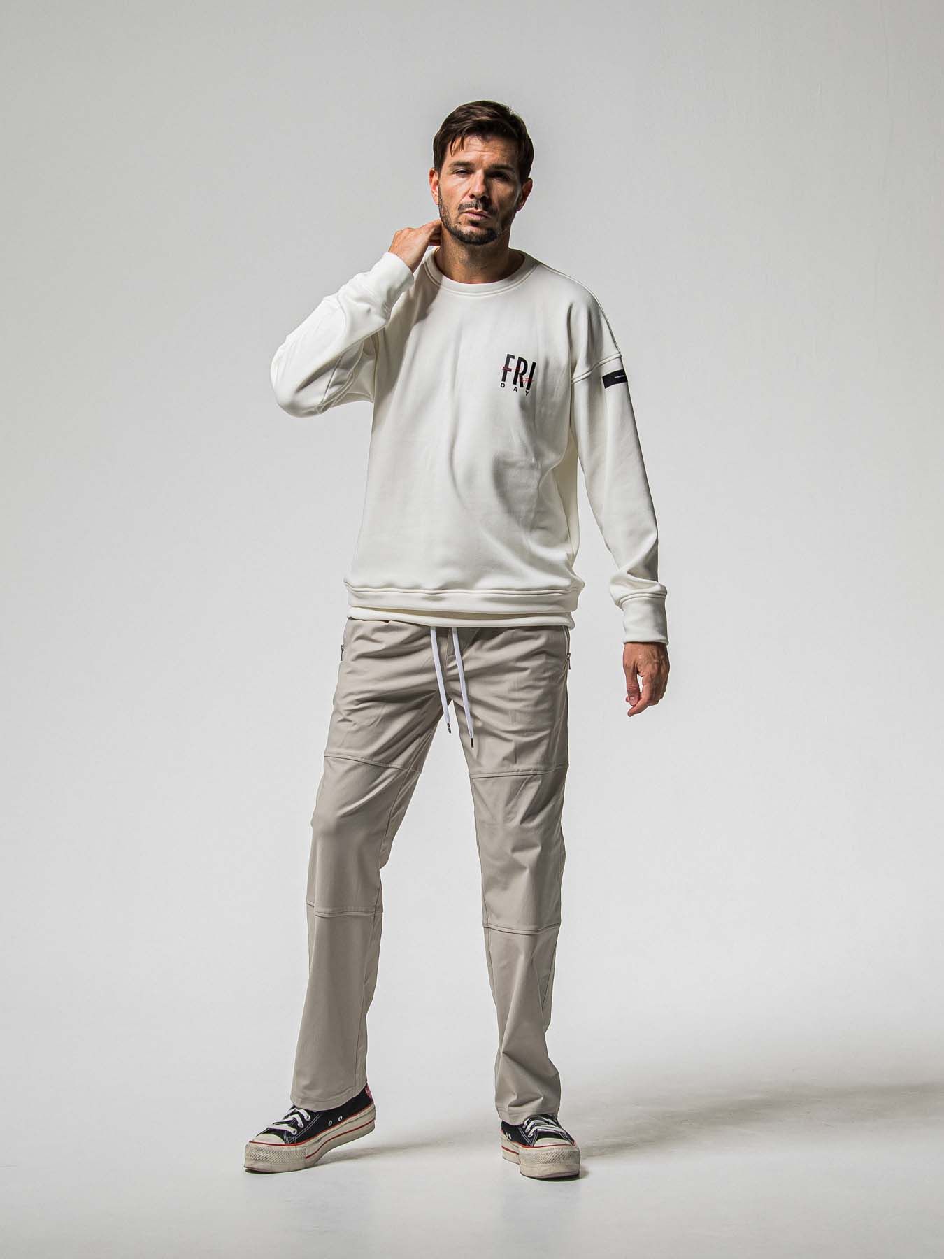 【予約品 8月31日(日) 締切】FRIDAY STANDARD LOGO VEROURS FLEECE TRAINER / FRIDAYコラボ スタンダードロゴ ベロアフリース トレーナー / ホワイト