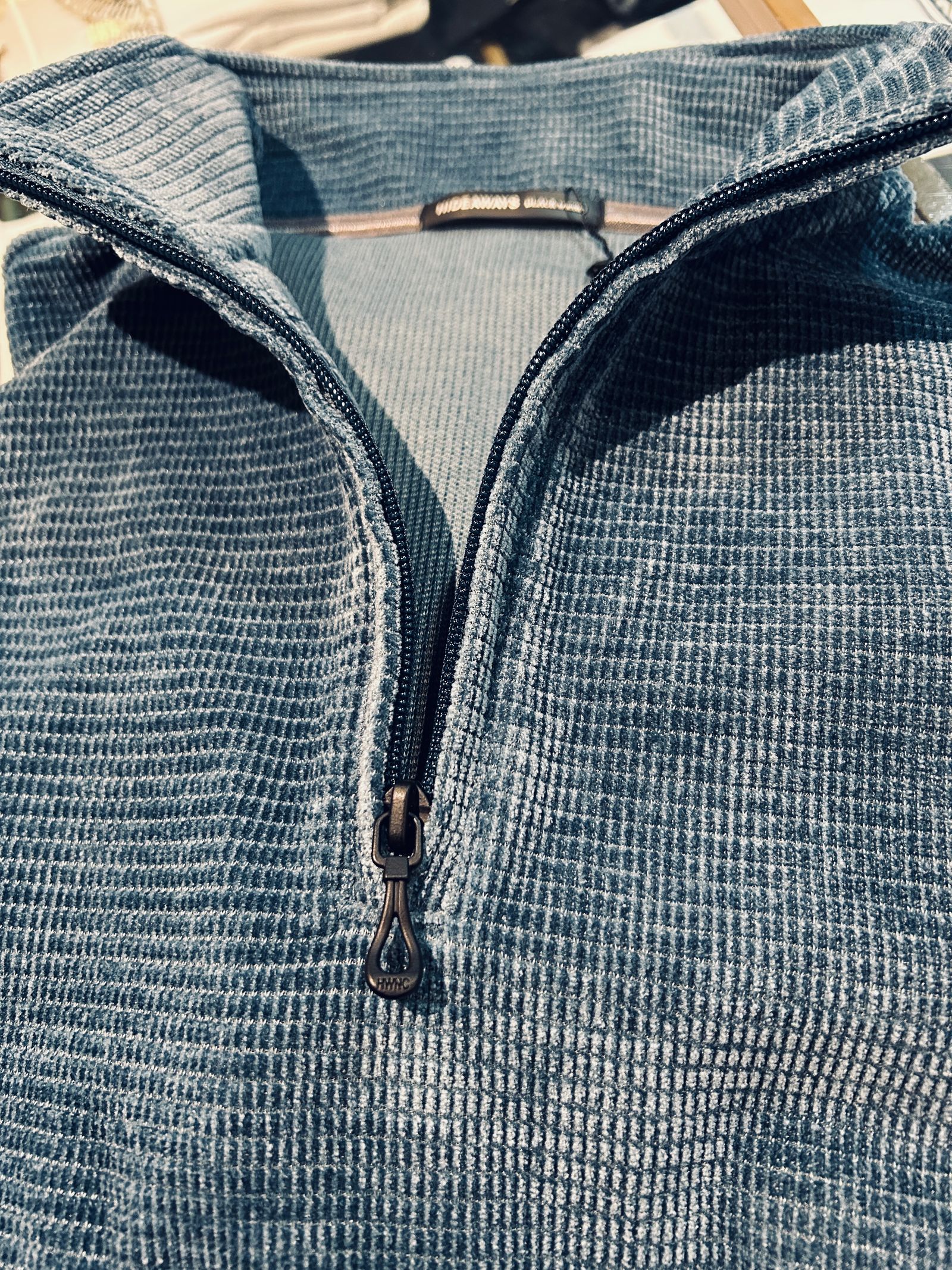 モールブロックチェックスタンドハーフジッププルオーバー / ブルー【HIDEAWAYS BLACK】