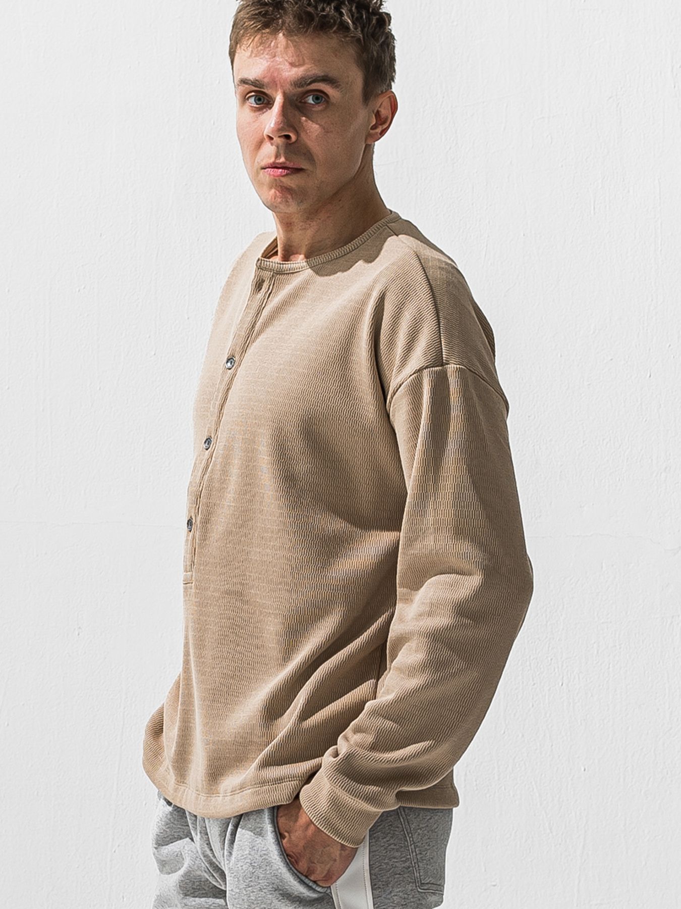 【予約品 9月6日(日) 締切】OVER HENRY VELOURS FLEECE THERMAL / 裏起毛 ハニカムサーマル オーバーサイズヘンリーネック / ブラウン