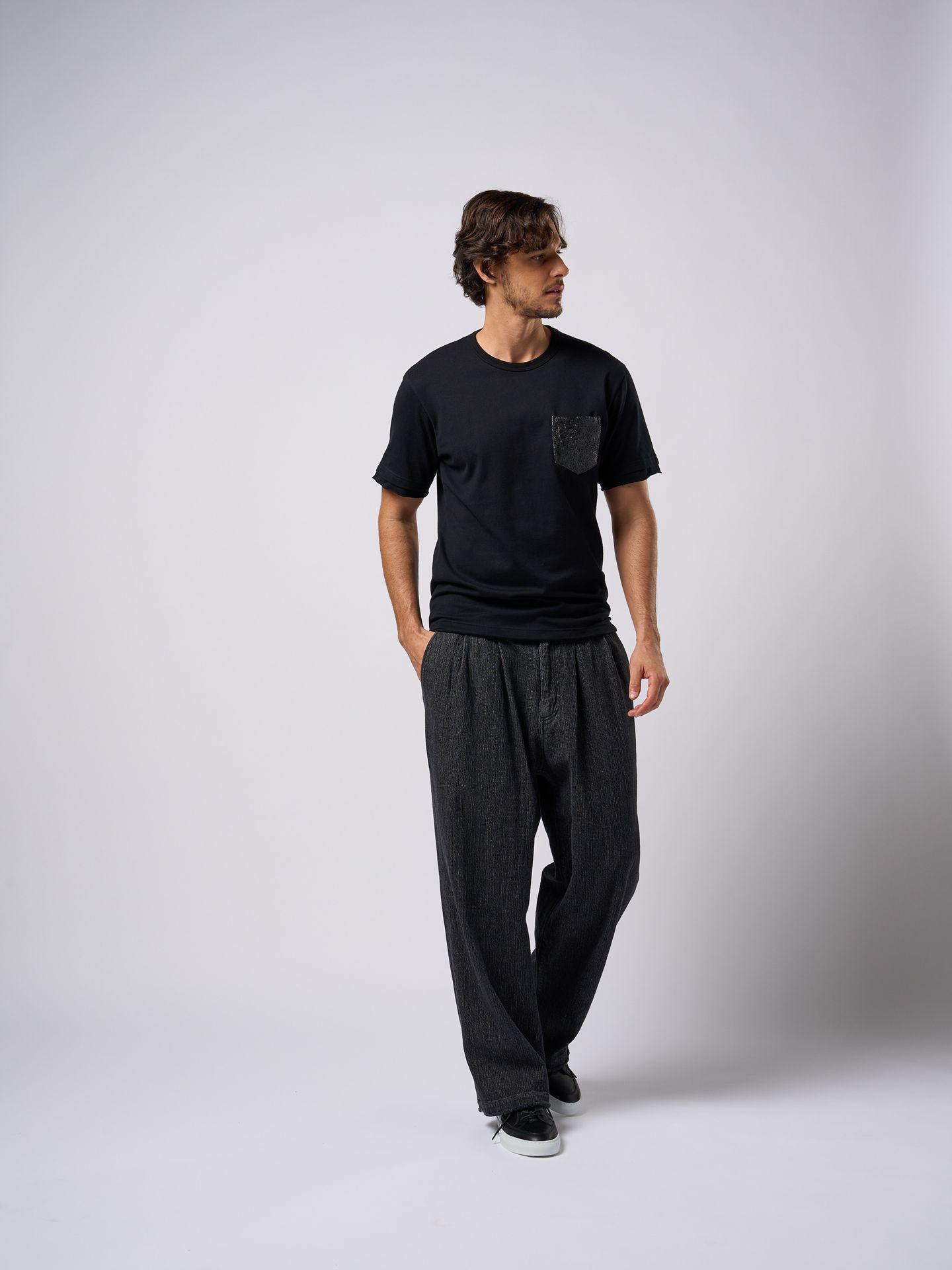 【予約品9月19日 10時締め】 crash leather pocket Tee  / Tシャツ / ブラック