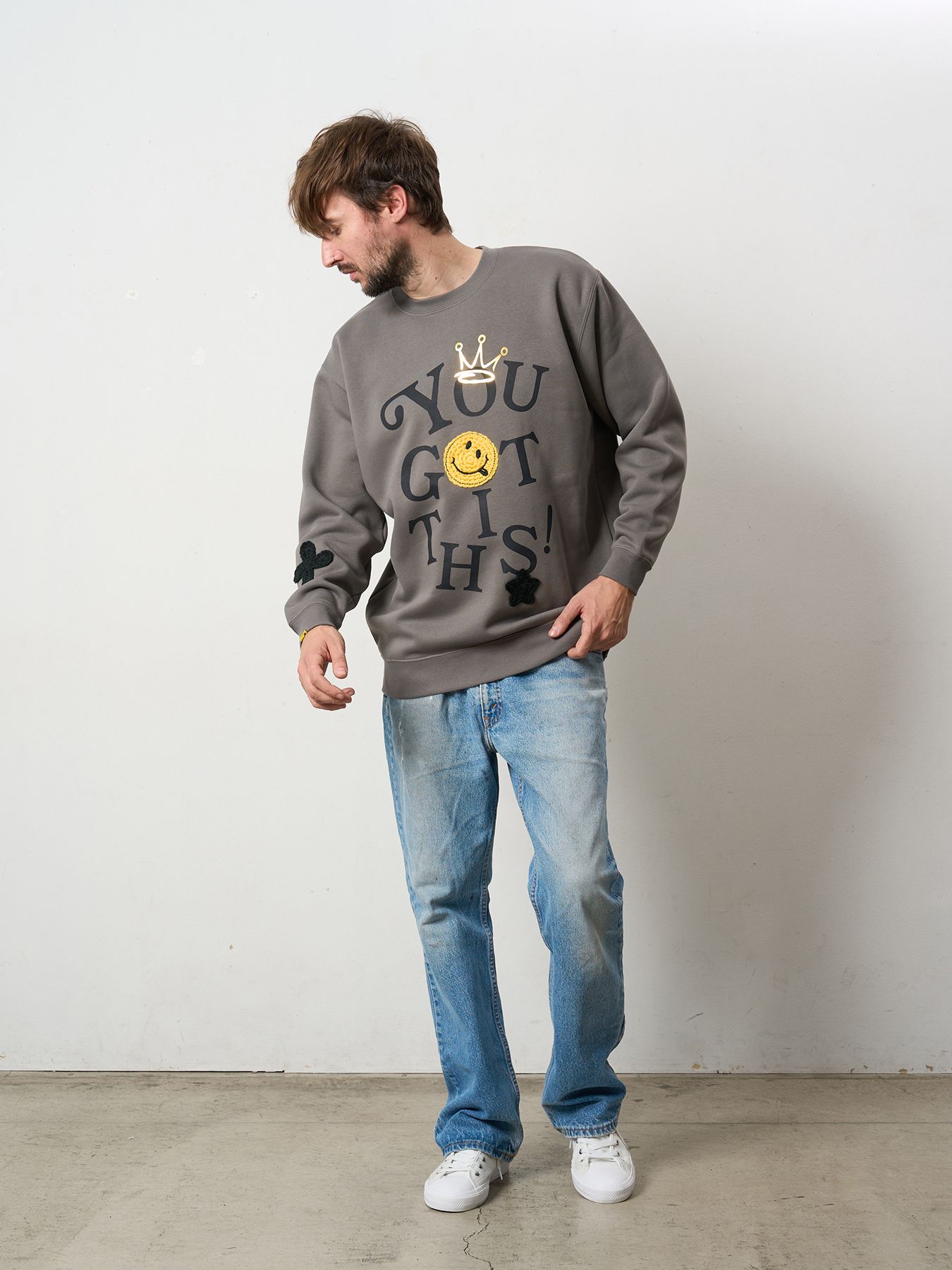【予約品 5月8日(木) AM10時 締切】 TC裏毛起毛 YOU GOT THIS マルチパッチワークスウェットシャツ / チャコールグレー