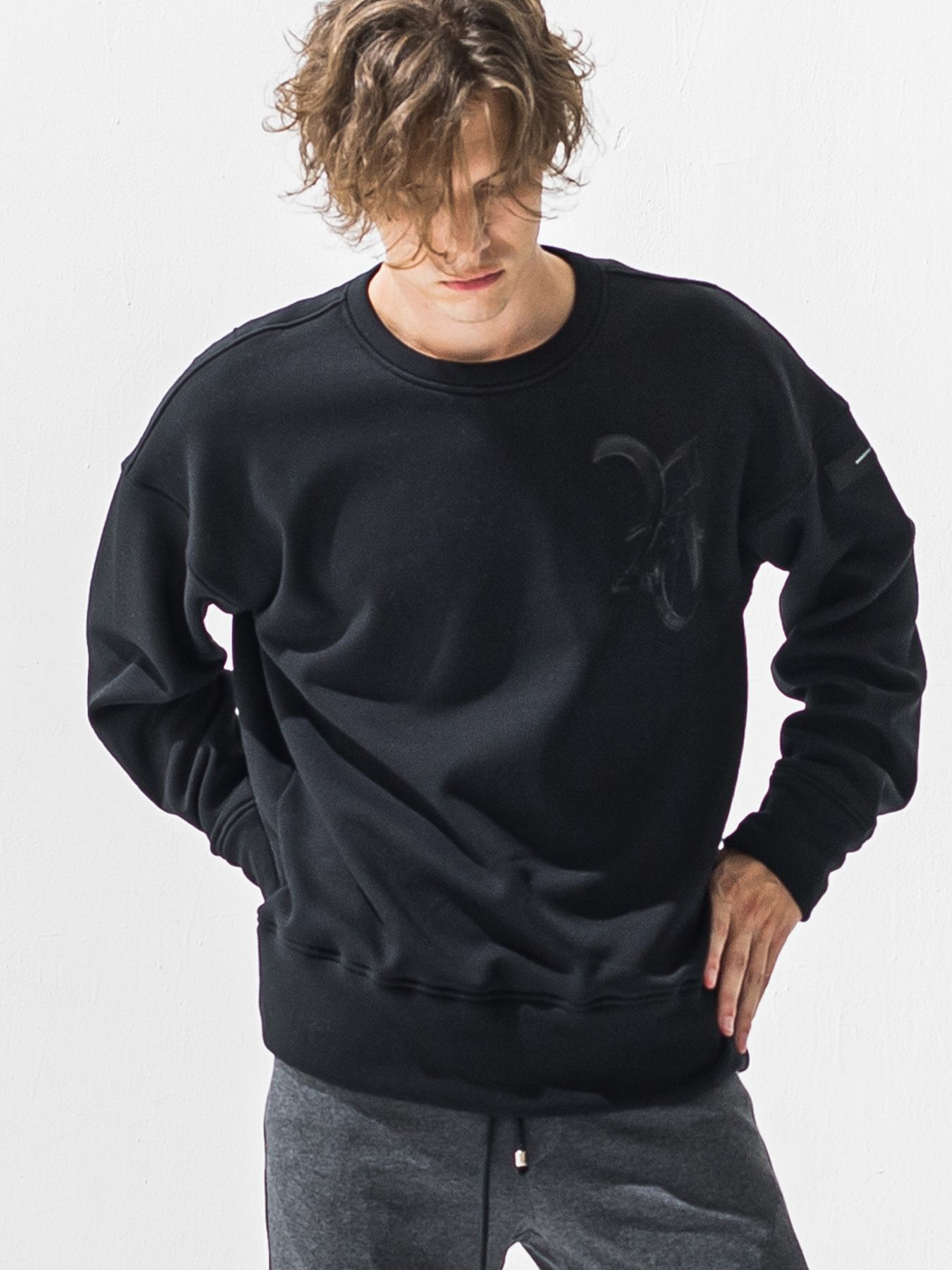 【予約品 9月6日(日) 締切】RC VELOURS FLEECE DROP TRAINER / RCレザーワッペン 裏起毛 ルーズトレーナー / ブラック
