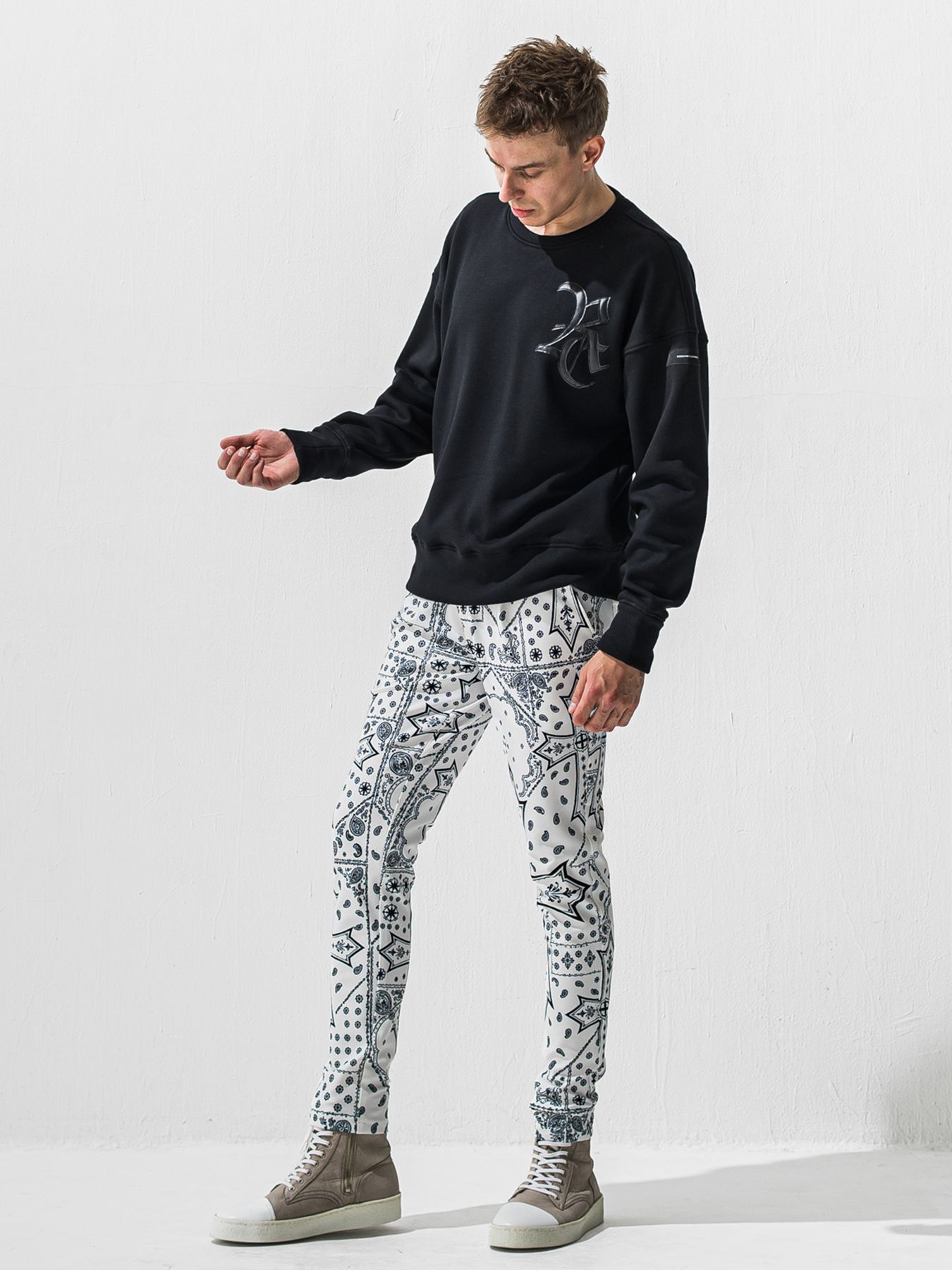 【予約品 9月6日(日) 締切】RC VELOURS FLEECE DROP TRAINER / RCレザーワッペン 裏起毛 ルーズトレーナー / ブラック