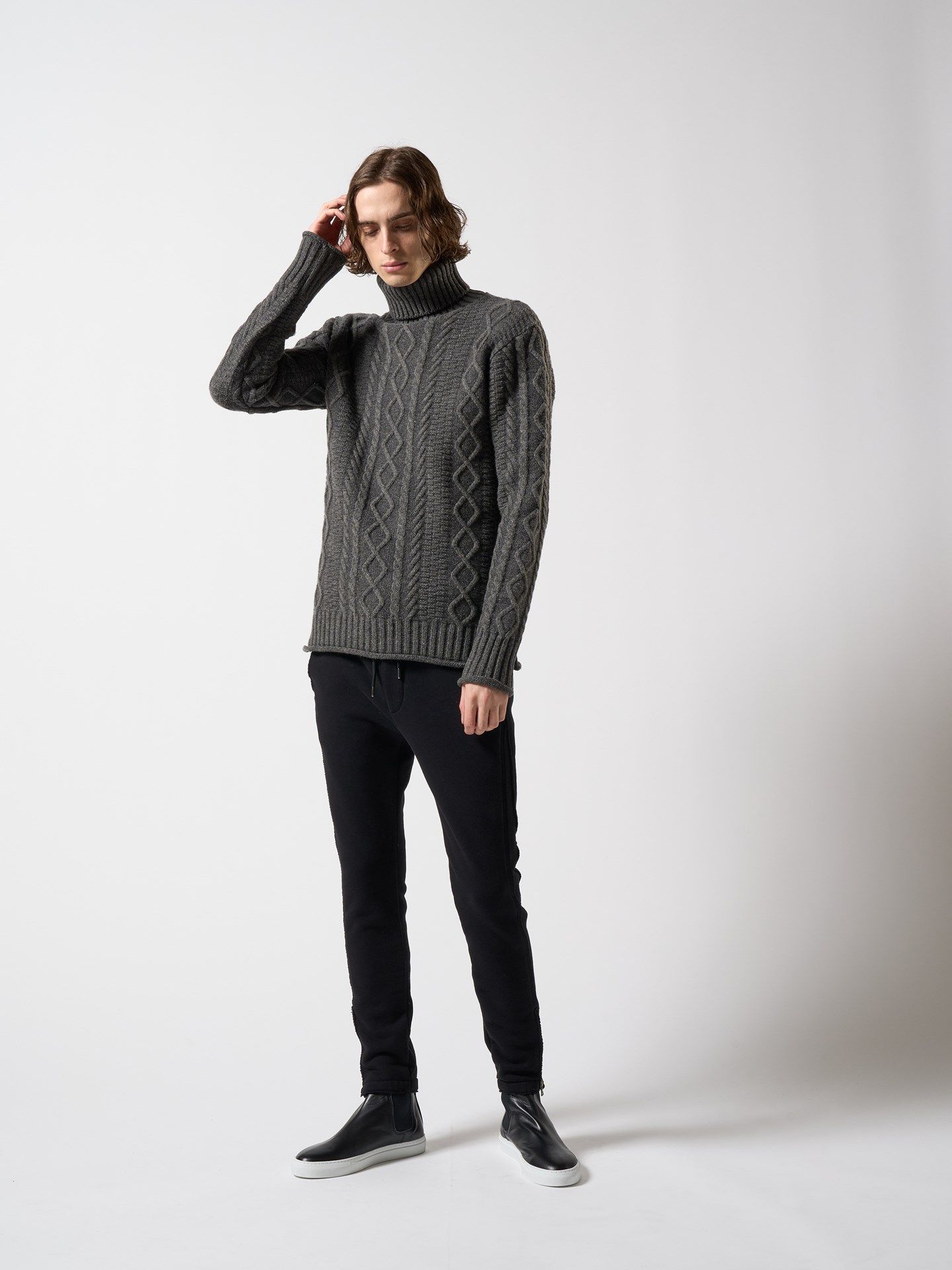 【予約品】 plating cable knit turtle / プルオーバー / グレー