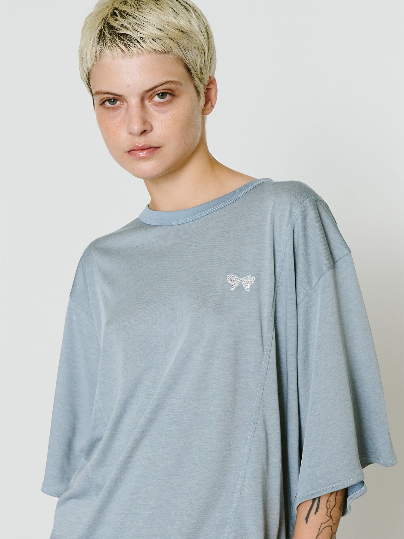 【予約品 8月10日(日) 締切 】WOMENS WING CROSSGUN CRY T / ウイングクロスガン クリスタル Tシャツ / サックスブルー