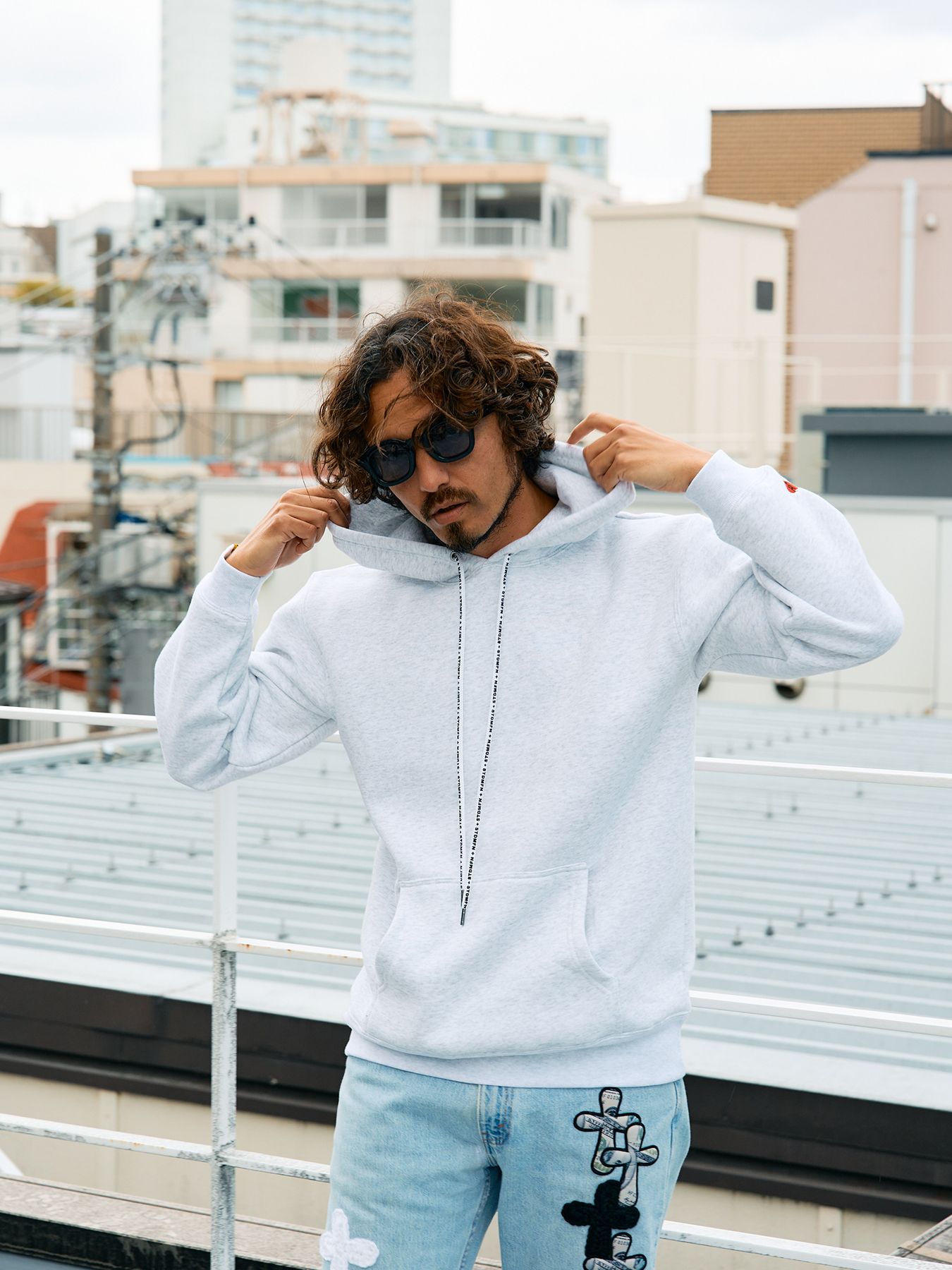 【予約品 5月8日(木) AM10時 締切】 TC裏毛起毛 PEACE AFTER DEATH&マルチパッチワーク プルパーカー / アッシュ