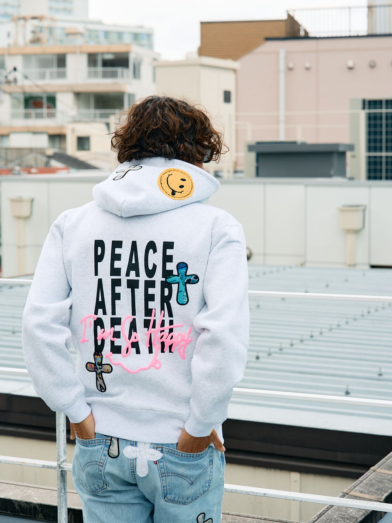 【予約品 5月8日(木) AM10時 締切】 TC裏毛起毛 PEACE AFTER DEATH&マルチパッチワーク プルパーカー / アッシュ