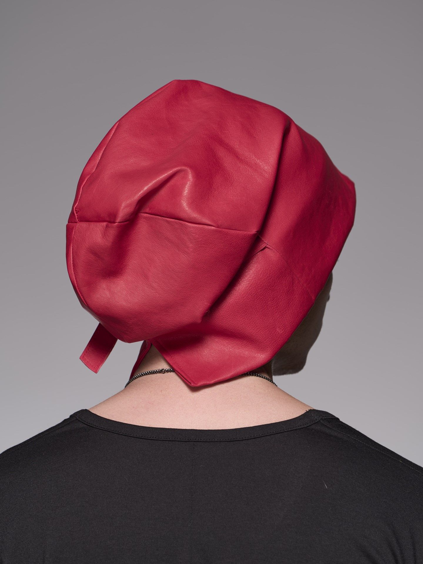 《予約品6/17締め》 StretchLeatherCap / レザーキャップ 調整ベルト付 / レッド