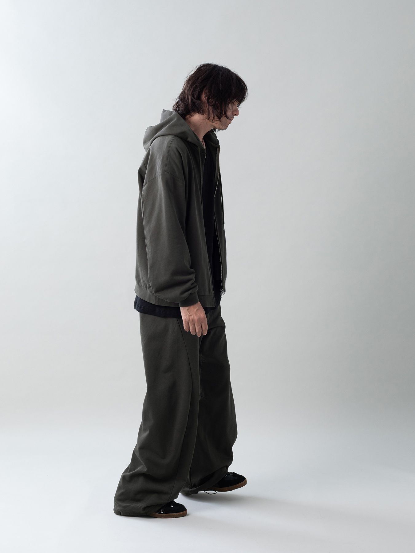 【予約品 5月6日(水) 締切】MOLD-SWEATPARKA / スウェットジップパーカー / チャコール