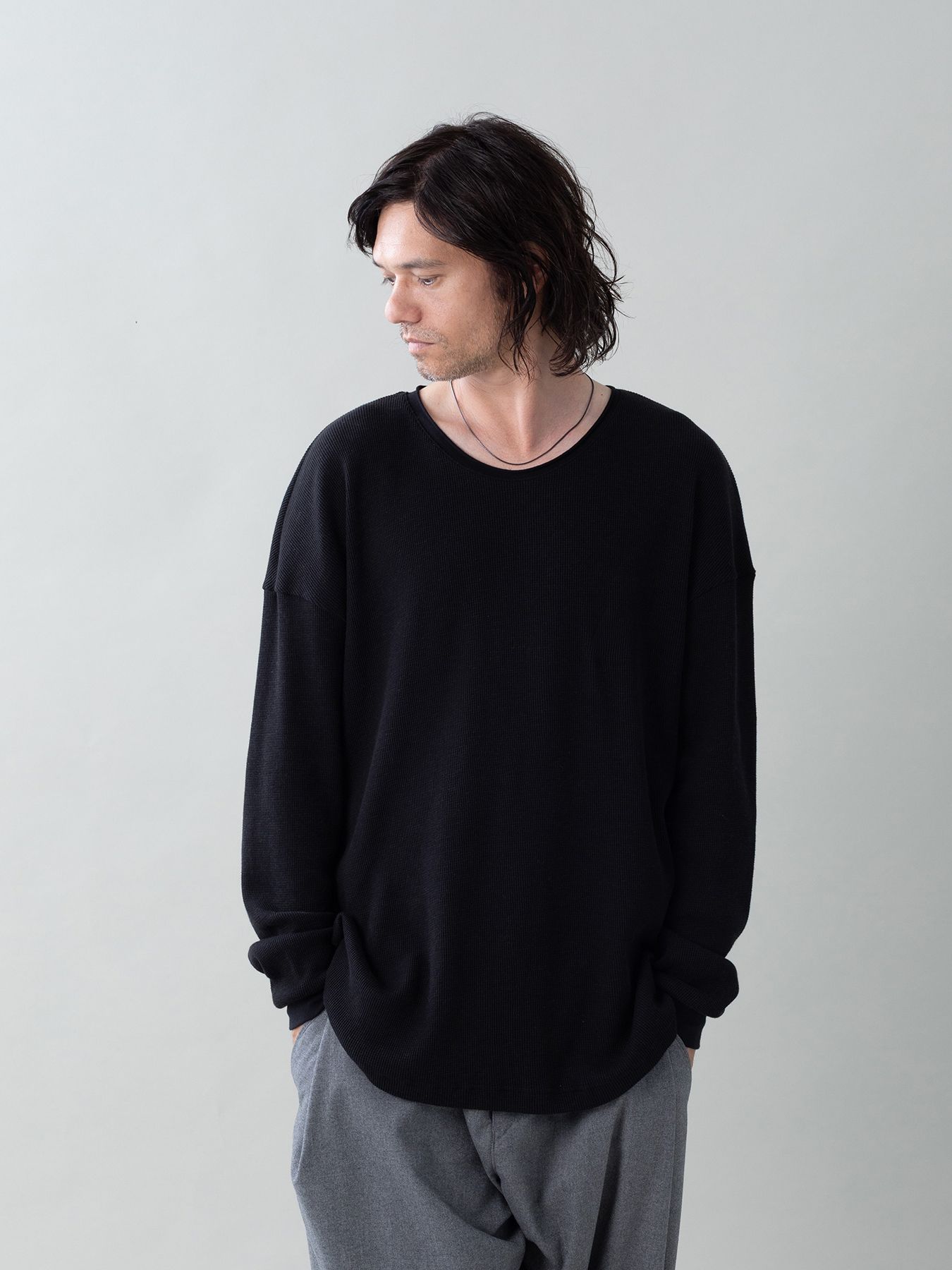 【予約品 5月27日(水) 締切】WOOLTHERMAL-TEE print / ロゴプリント ローリングネックTシャツ / ブラック