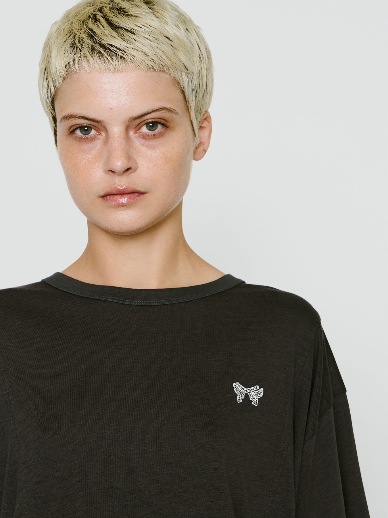 【予約品 8月10日(日) 締切 】WOMENS WING CROSSGUN CRY T / ウイングクロスガン クリスタル Tシャツ / ブラック