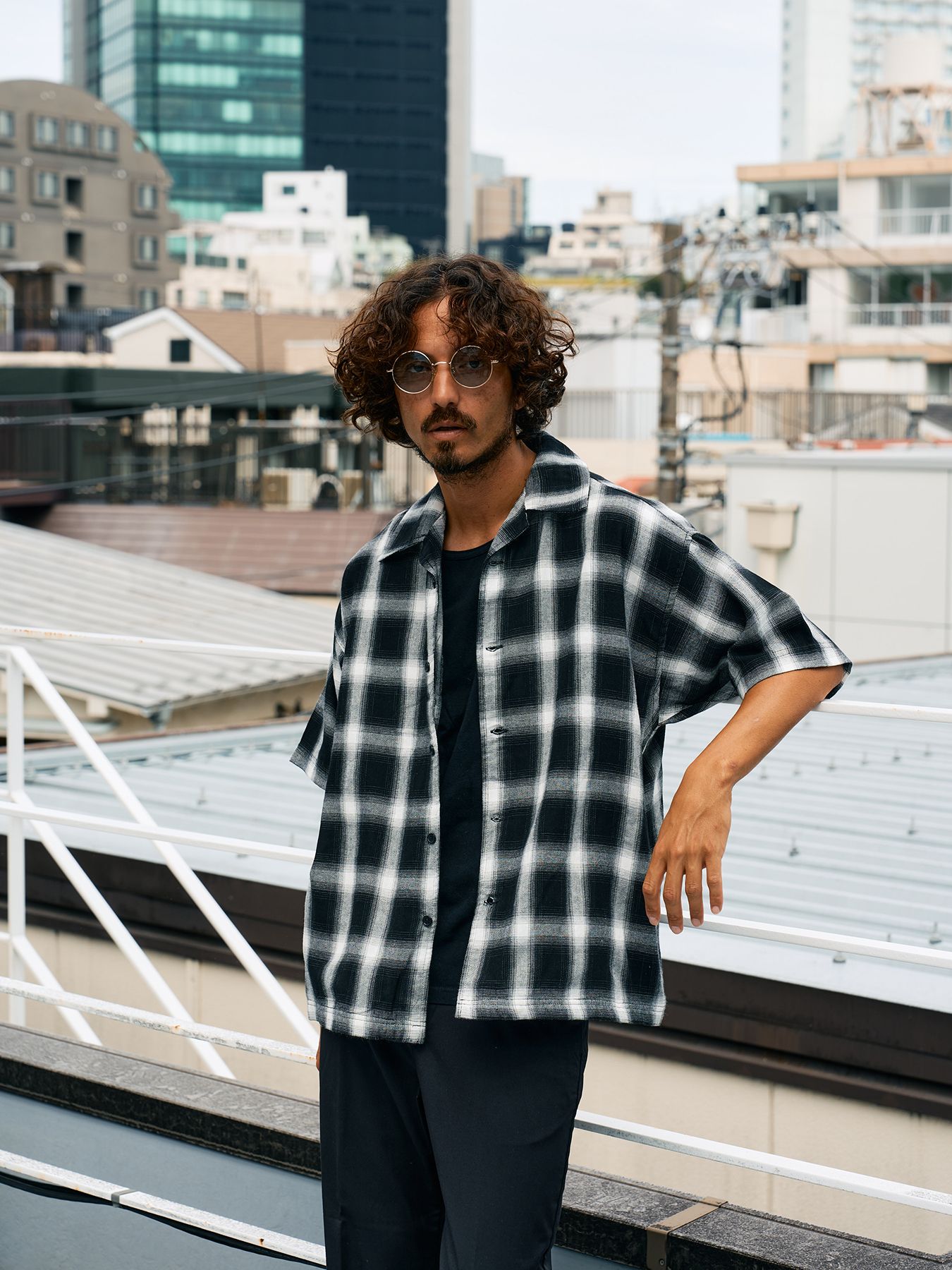 【予約品 10月16日(木) 締切】コットンオンブレーチェック クロスロゴ パッチワーク SSシャツ / ブラック