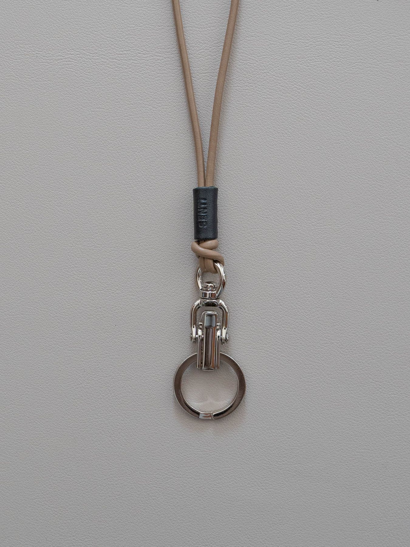《予約品》 CLIP LEATHER STRAP / クリップ式ネックストラップ / キャメル 【Iroquois.SENTI】