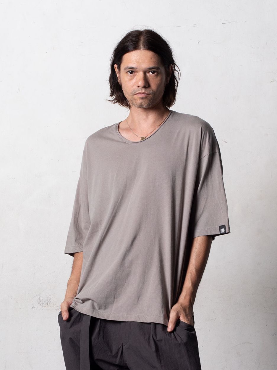 CREWNOT / VネックTシャツ / グレー