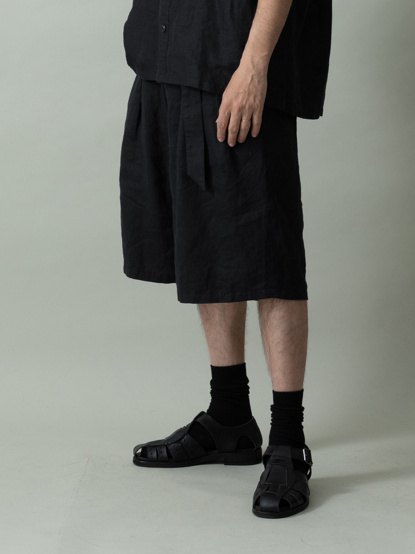 【予約品 2月1日(日) 締切】LINEN OVERSHORTS / オーバーサイズシルエット ショーツ / ブラック