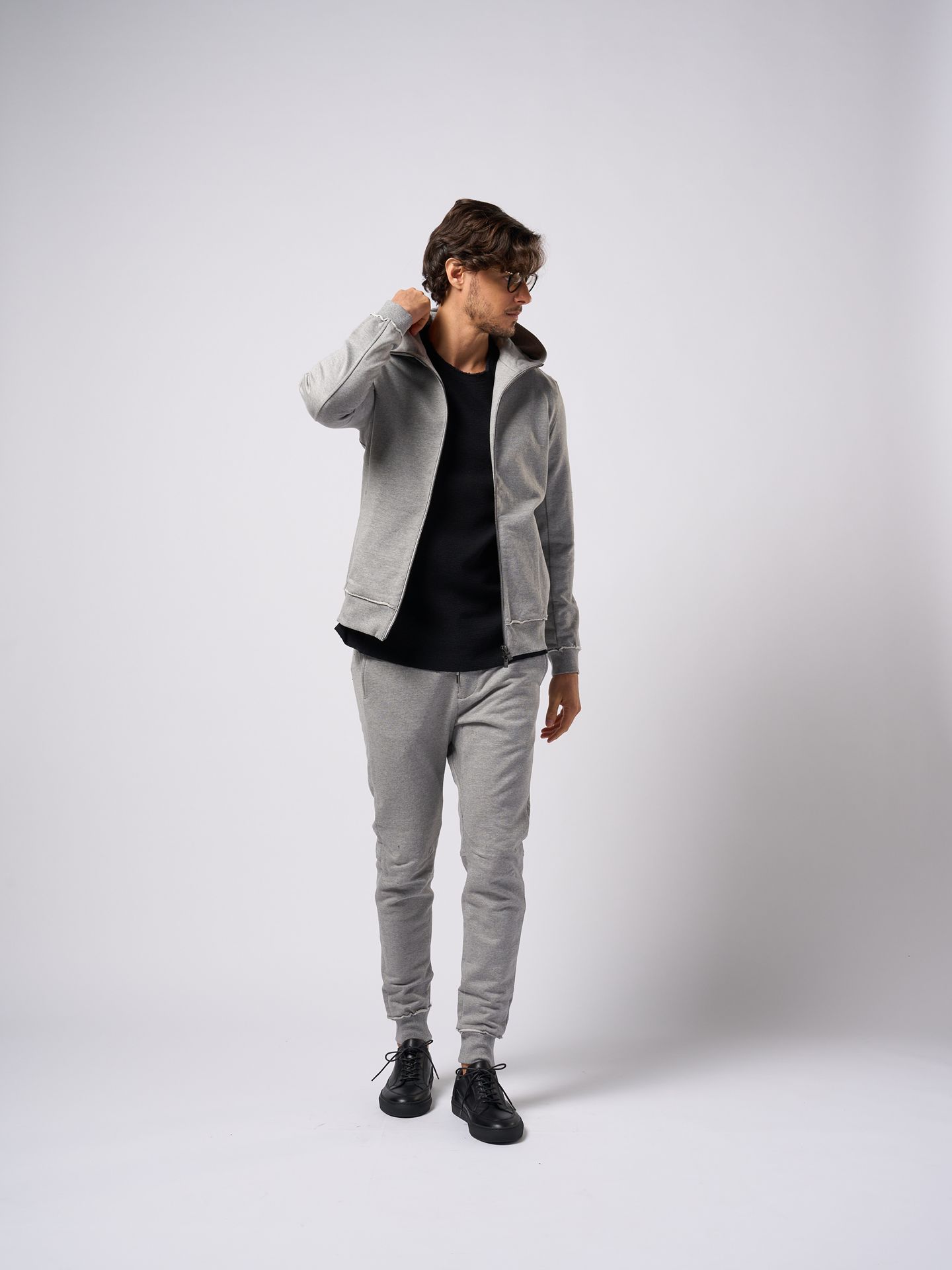 【予約品9月19日 10時締め】 low cut leather sneaker / レザースニーカー / ブラック