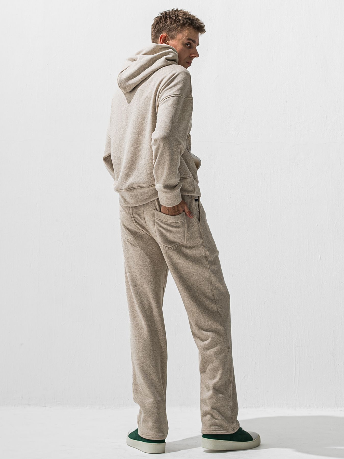 【予約品 9月6日(日) 締切】RC VELOURS FLEECE HOODIE / RCレザーワッペン 裏起毛 ルーズフーディー / ブラウン