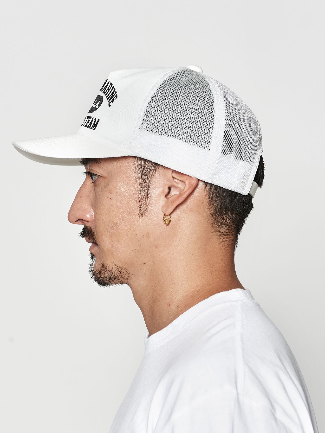 【予約品 10月9日(木) 締切】muta College Logo Mesh Cap / メッシュキャップ / ホワイト【Acanthus × muta MARINE】