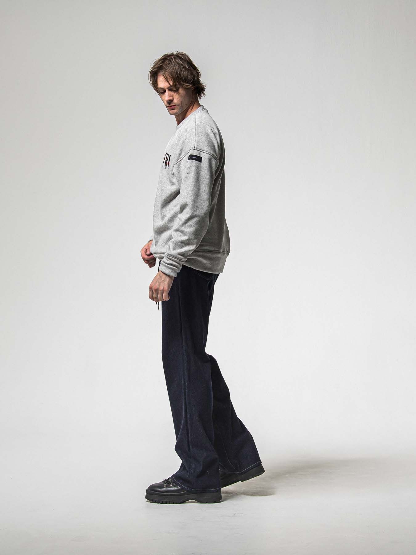 【予約品 8月31日(日) 締切】FRIDAY STANDARD LOGO VEROURS FLEECE TRAINER / FRIDAYコラボ スタンダードロゴ ベロアフリース トレーナー / グレー