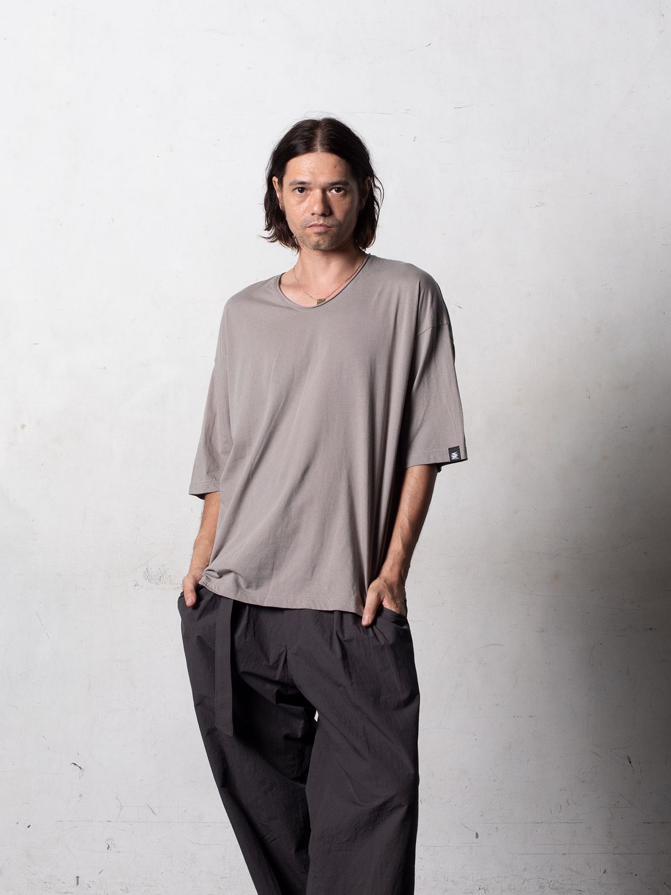 CREWNOT / VネックTシャツ / グレー