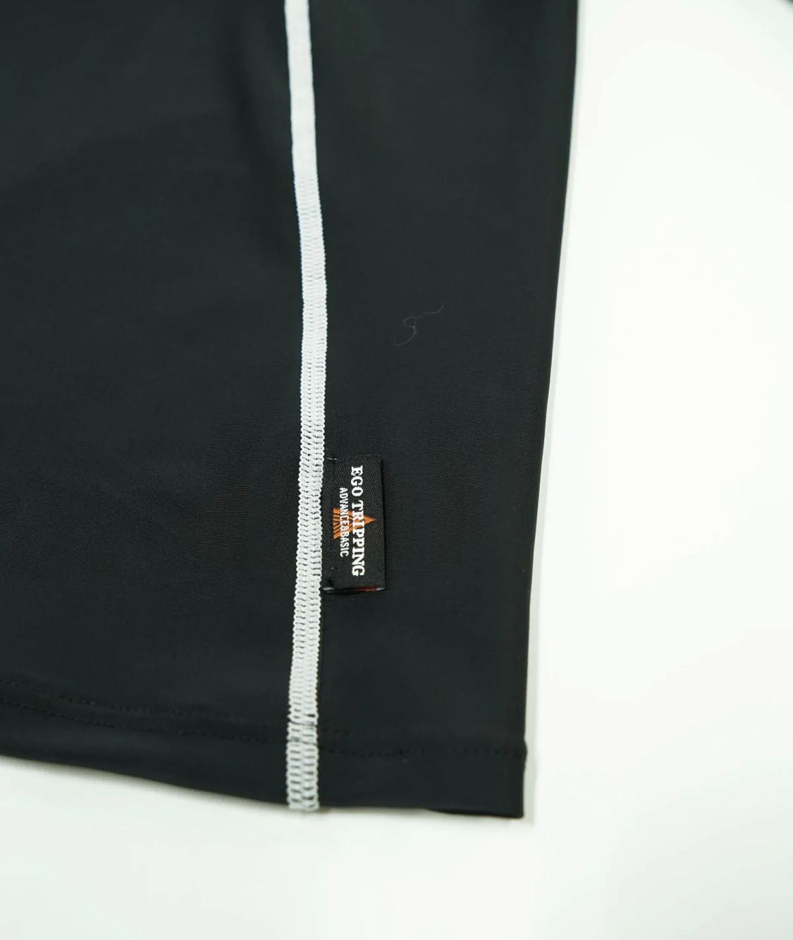 コラボEGO×Devilock ARROWHEAD RASHGUARD / ブラック×ホワイト  【EGO TRIPPING】