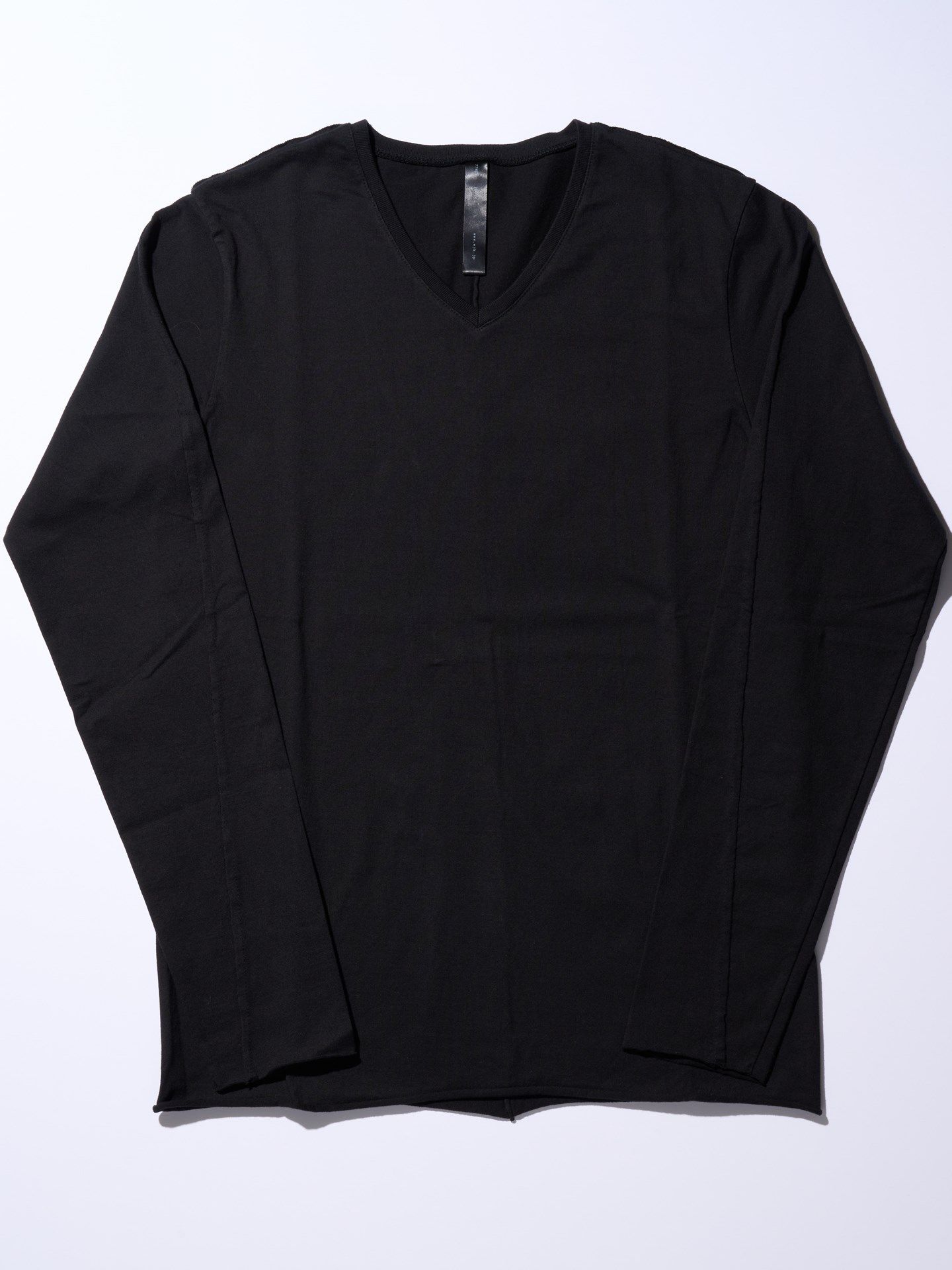 【予約品】 cut-off V-neck L/S / VネックTシャツ / ブラック