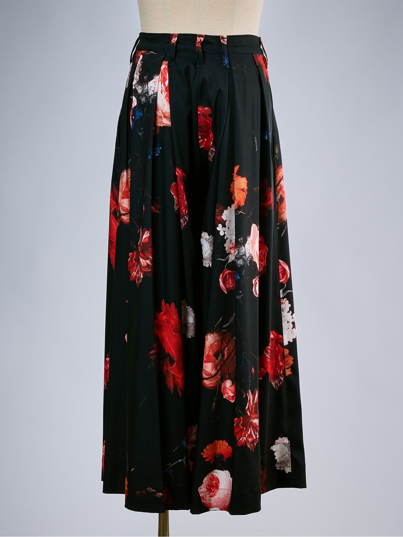 【予約品 10月26日(月) 締切】THEONENESS-FLORA Drape Slacks / ドレープスラックス / ブラック