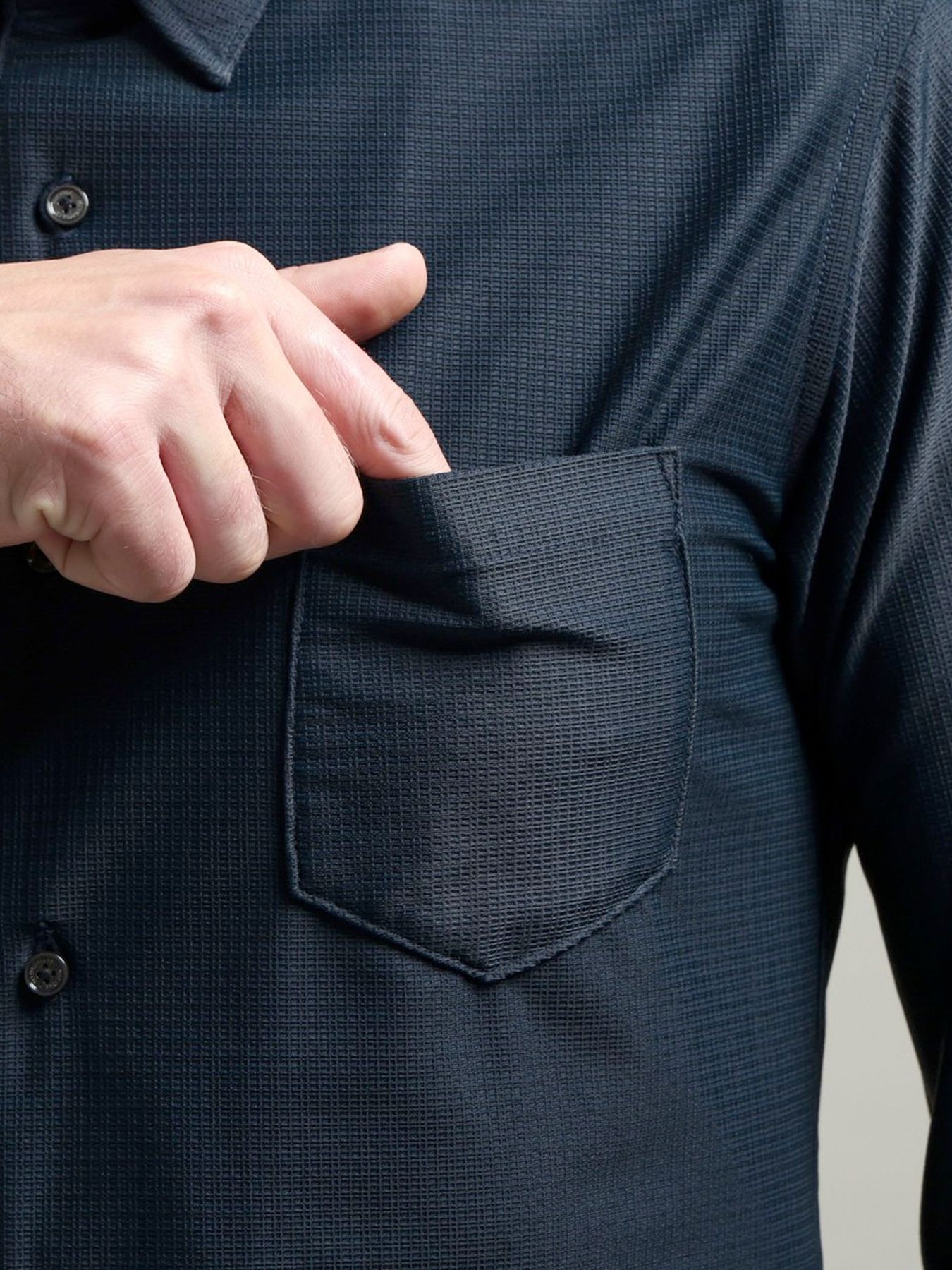 シアーマイクロチェックレギュラーカラーシャツ / ホワイト 【HIDEAWAYS BLACK】