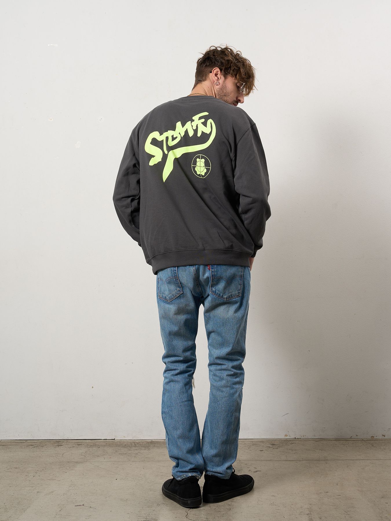 【予約品 10月16日(木) 締切】オーセンティックパイル ウェービーロゴ スマイル ケット スエットシャツ / チャコールグレー