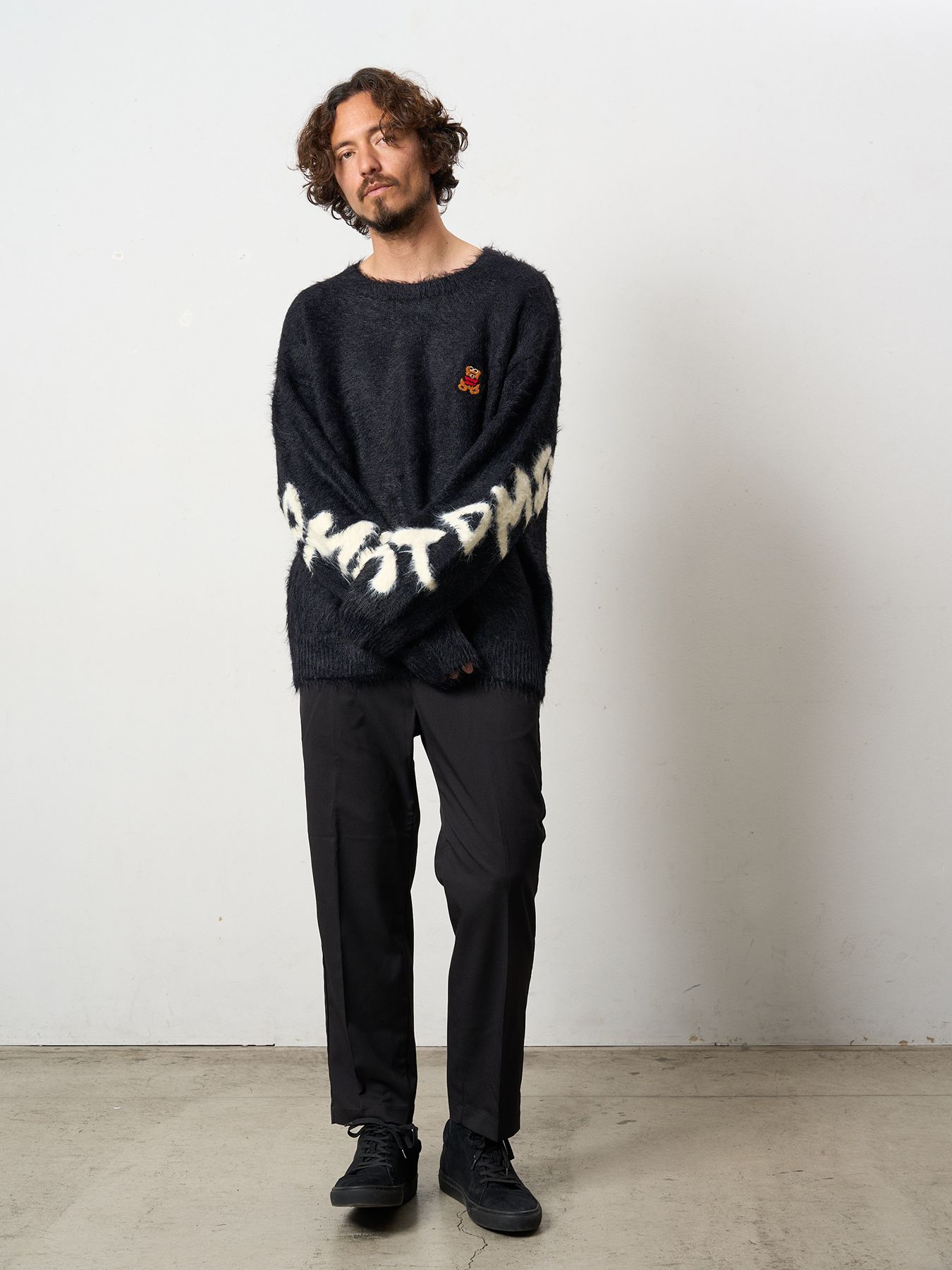 【予約品 5月8日(木) AM10時 締切】 ナイロンフェザーヤーン ビックロゴクロスインターシャシャギープルオーバー / ブラック