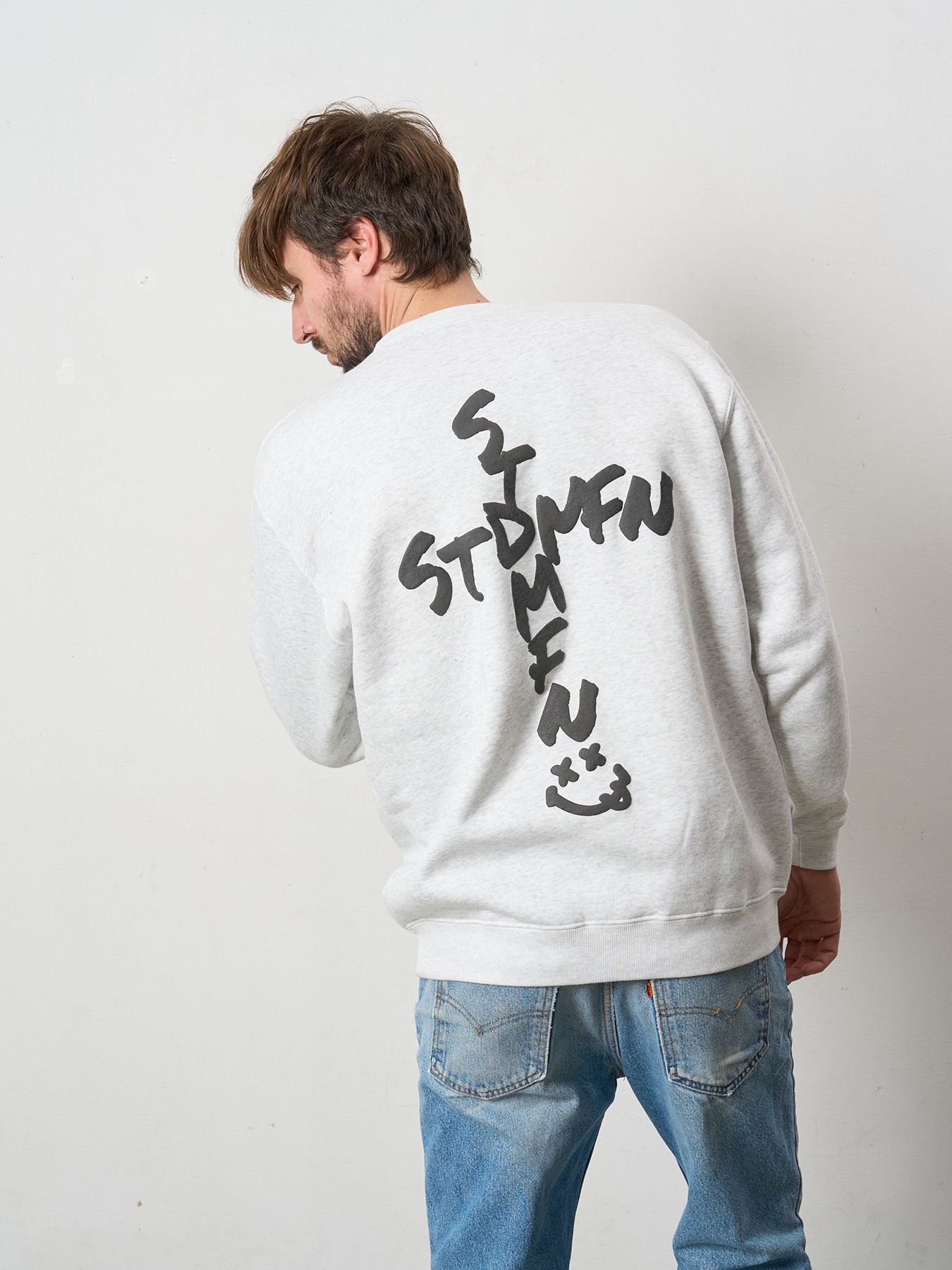 【予約品 5月8日(木) AM10時 締切】 TC裏毛起毛 ロゴクロス発泡プリント&クロスパッチワーク スウェットシャツ / アッシュ