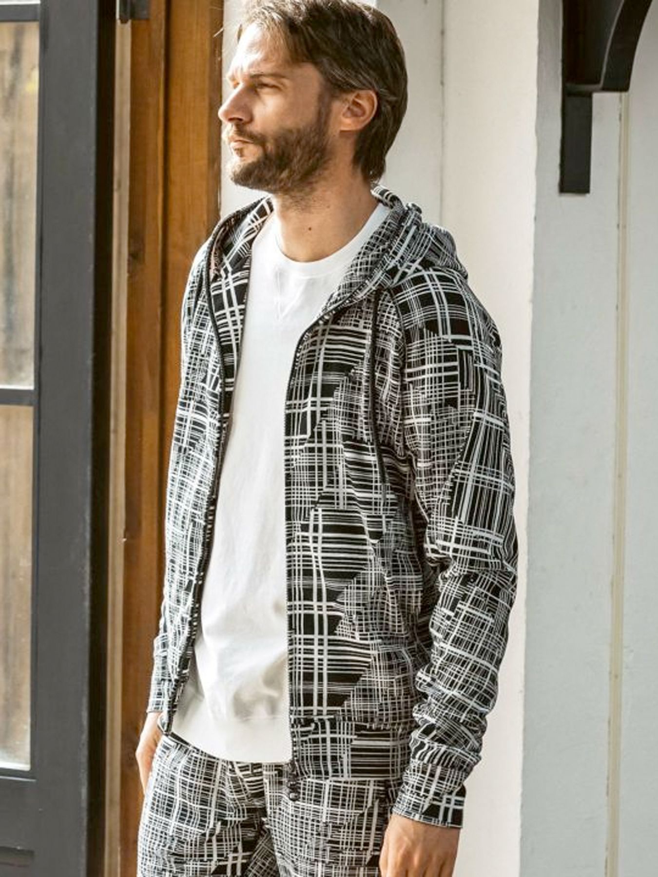 ジオメトリックジップアップパーカー / ブラック