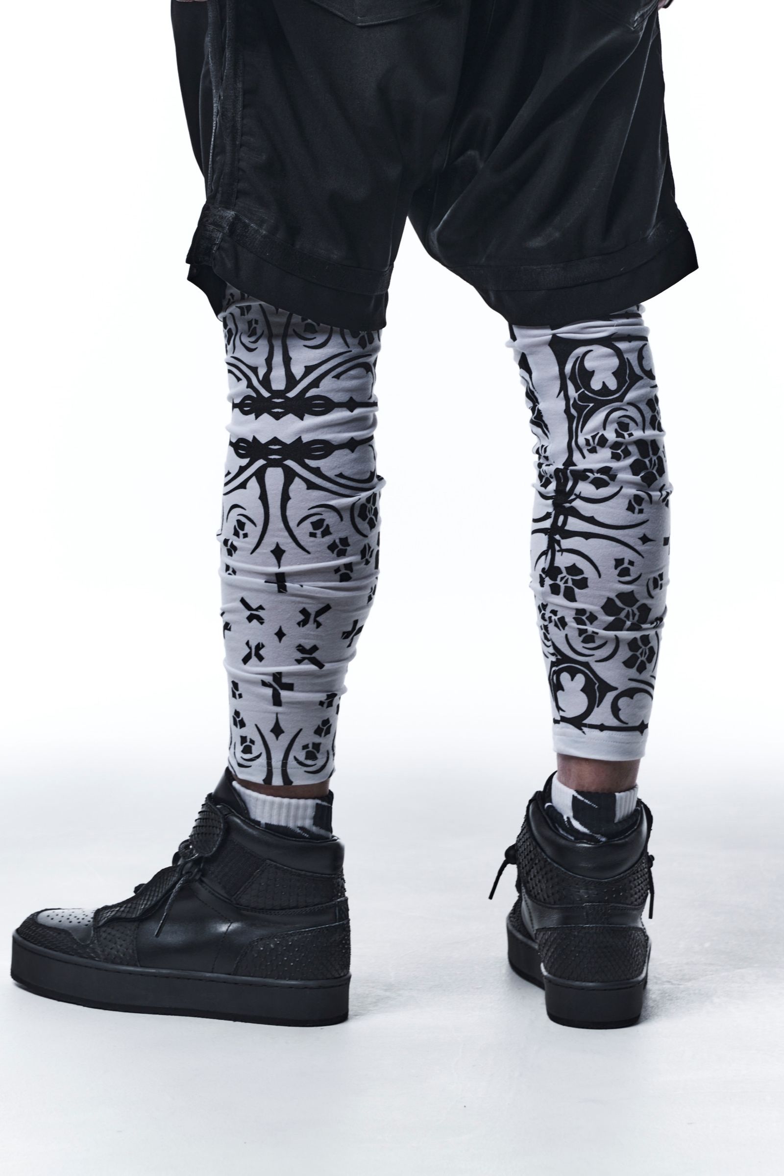 《予約品》 Leggings レギンス BANDANA BEATENJIKU / White×Black 【kiryuyrik】 9月入荷予定