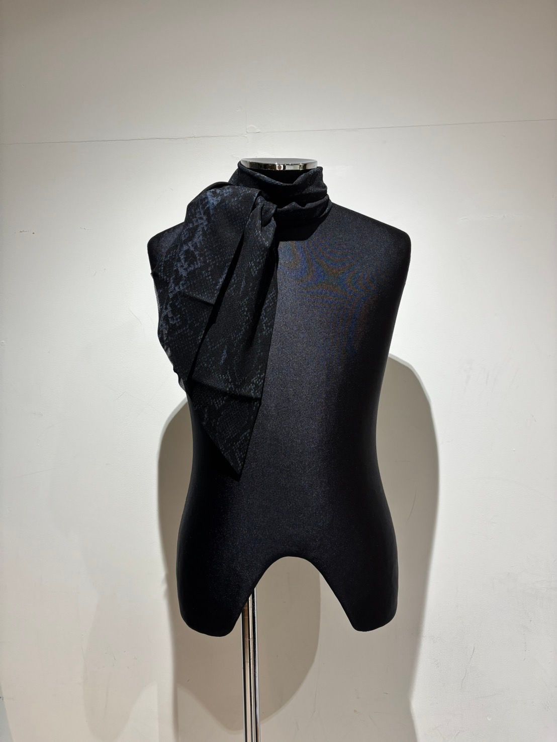 Python Mesh 17Stoal / パイソンメッシュストール / ブラック＆グレー
