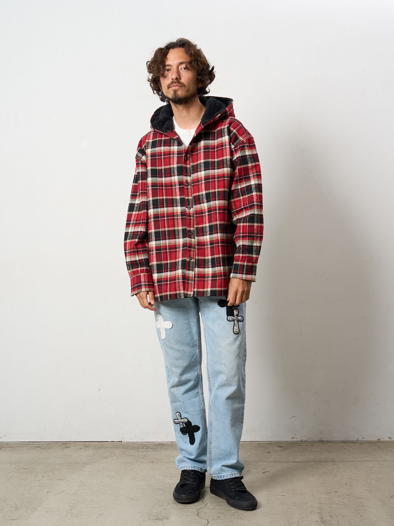 【予約品 】 ヘビーネルチェック-ボア レザースター&サガラパッチワーク フーデッドシャツ / ブラック
