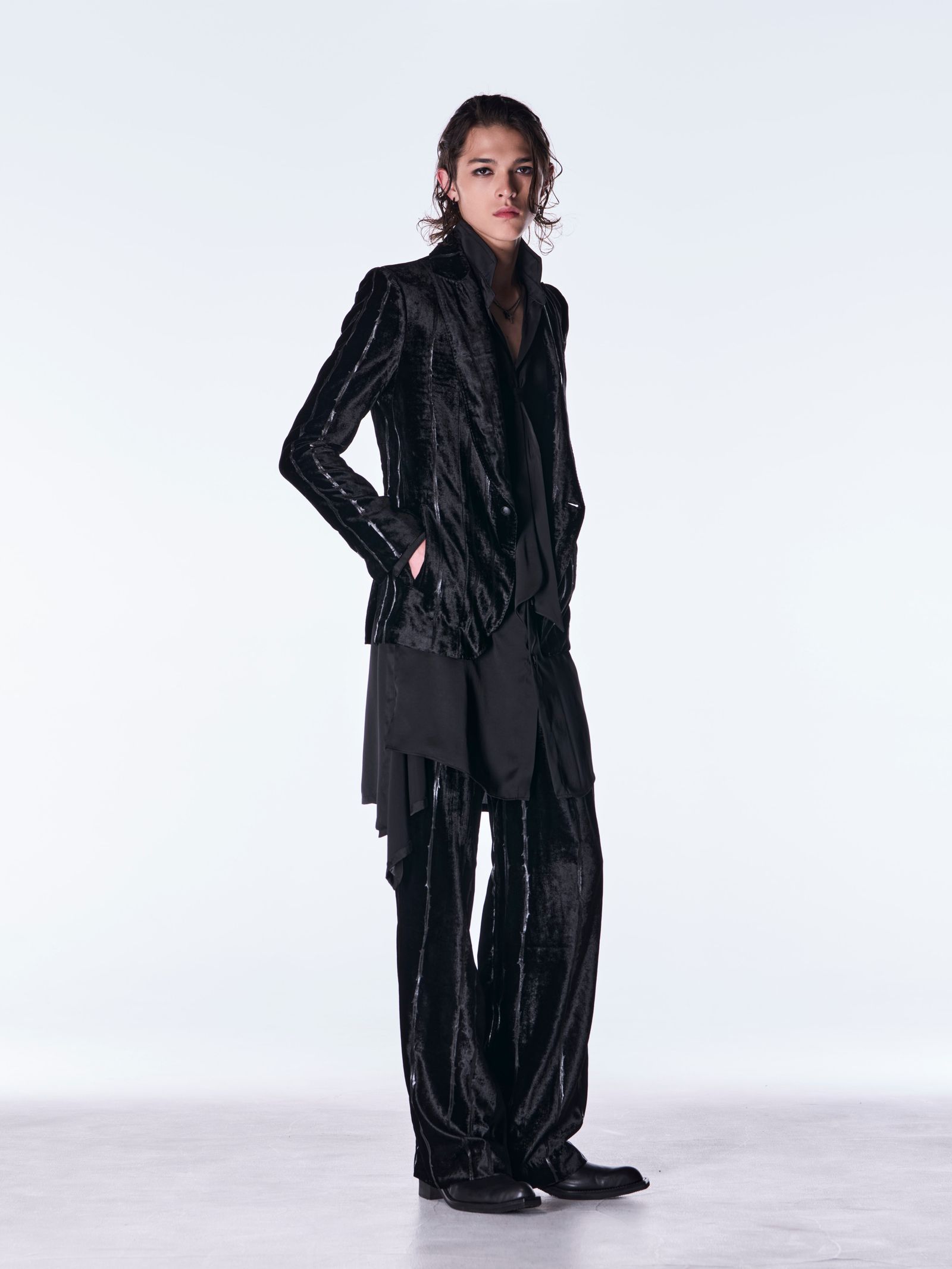 【予約品 6月29日(月) 締切】TOGE Velvet Peaked Jacket / ベルベット ピークドラぺル ジャケット / ブラック