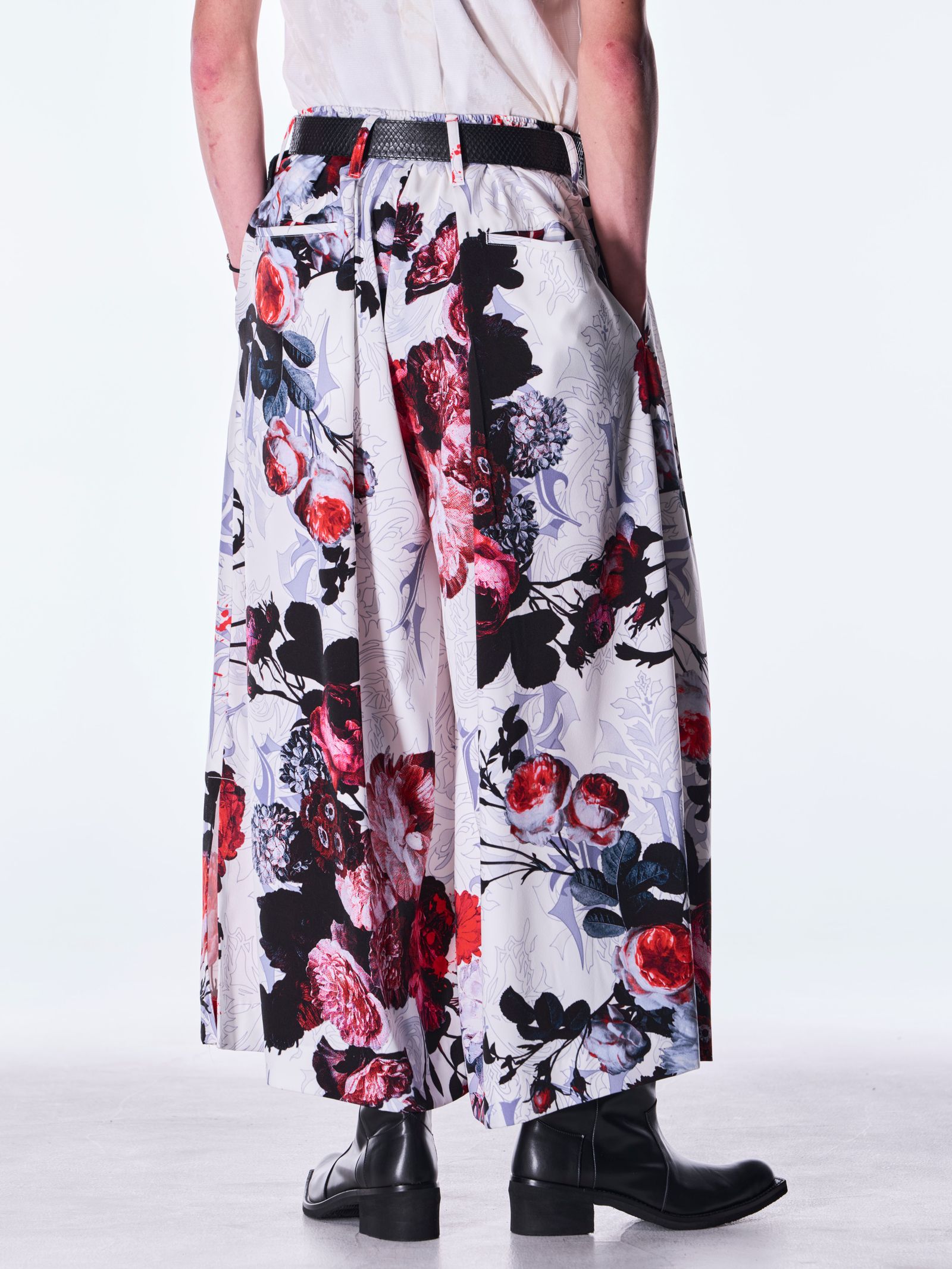 【予約品 6月29日(月) 締切】Goth Flora Suede Satin Wide Tuck Slacks / ワイドタックスラックス / ホワイト