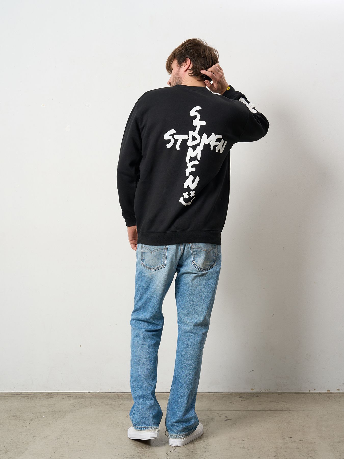 【予約品 5月8日(木) AM10時 締切】 TC裏毛起毛 ロゴクロス発泡プリント&クロスパッチワーク スウェットシャツ / ブラック