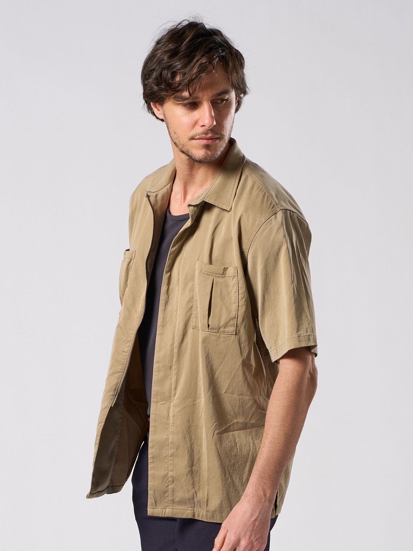 【予約品 1月25日(日) 締切】front-zip shirt H/S / フロントジップ ハーフスリーブシャツ / ダルベージュ