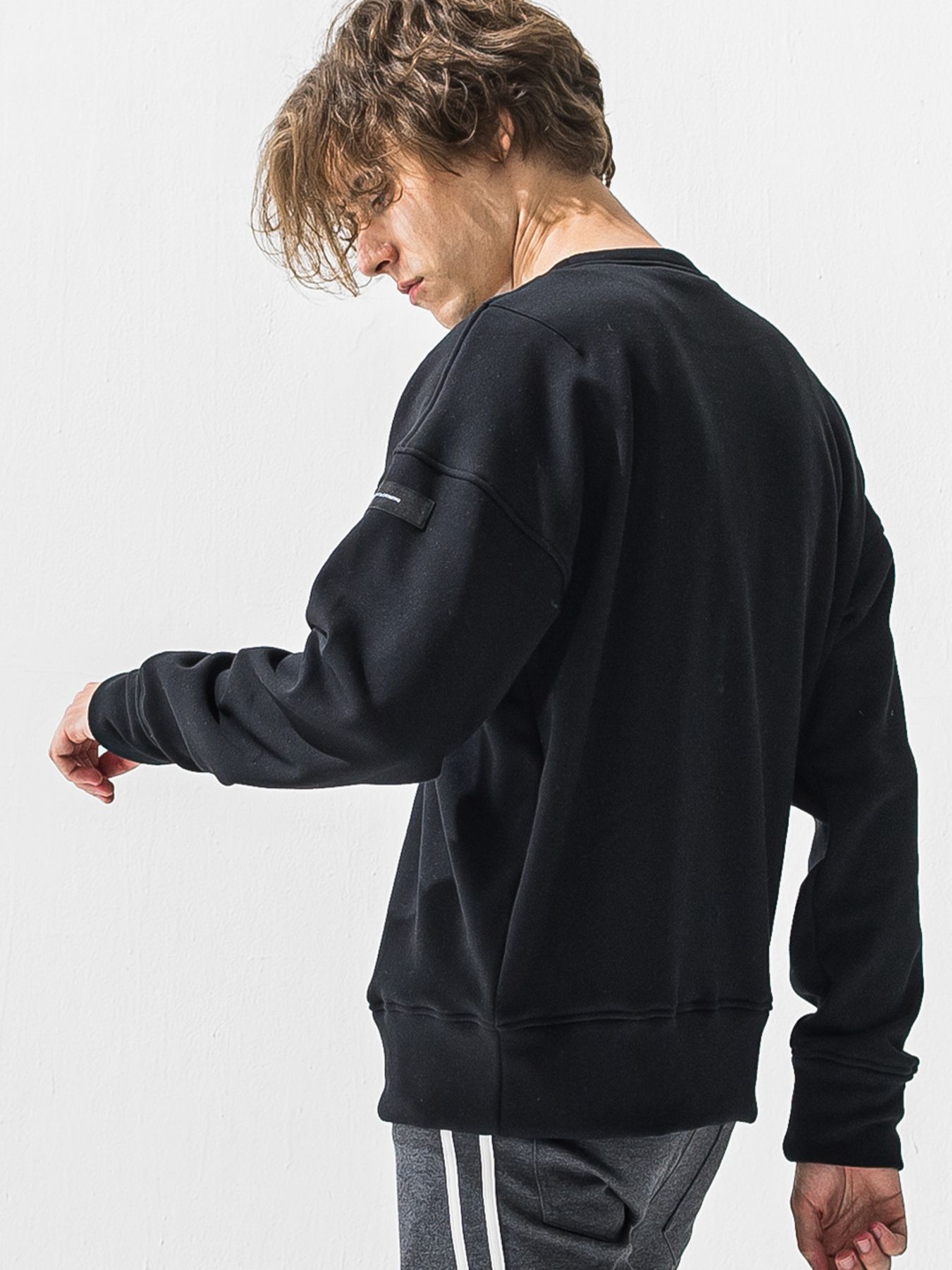 【予約品 9月6日(日) 締切】RC VELOURS FLEECE DROP TRAINER / RCレザーワッペン 裏起毛 ルーズトレーナー / ブラック