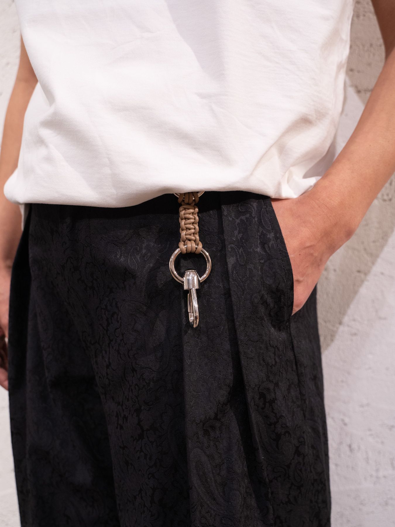 《予約品》 LEATHER BRAID HOOK CARABINER / キーホルダー / キャメル 【Iroquois.SENTI】