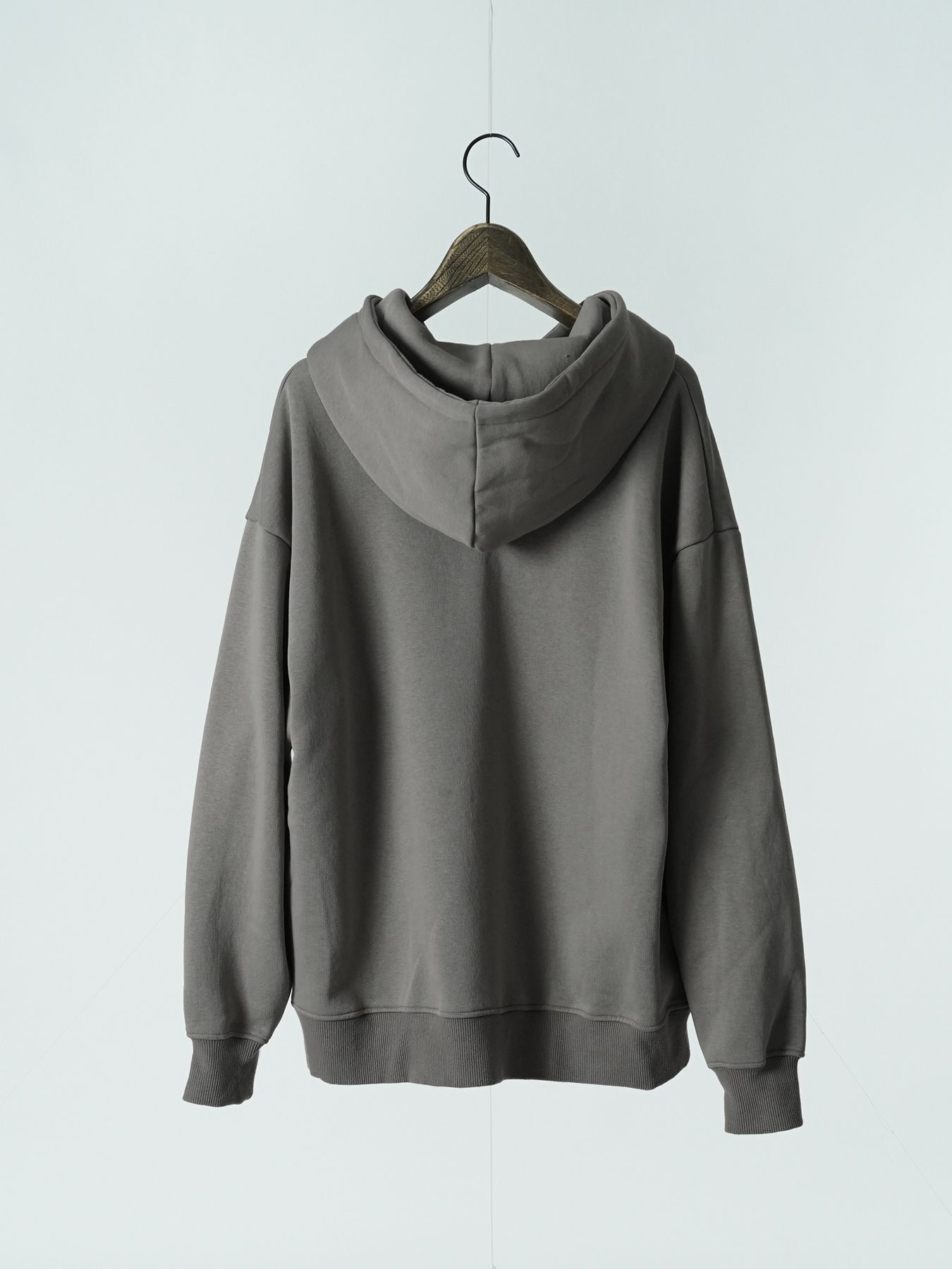 【予約品 5月27日(水) 締切】COWL-WOOLSWEATPARKA print / ロゴプリント スウェットパーカー / グレー