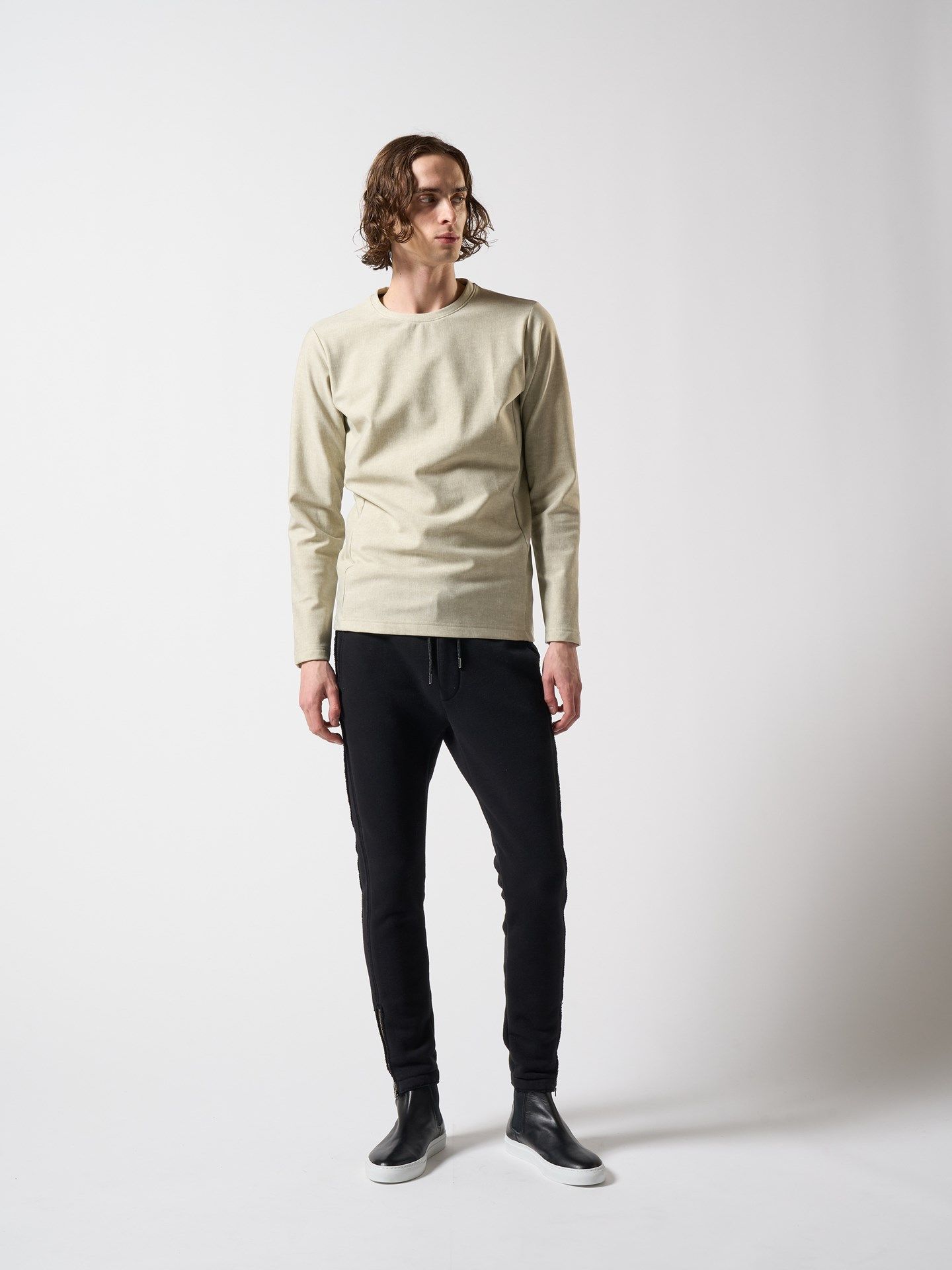 【予約品】 cow leather / ハイカットスニーカー / ブラック