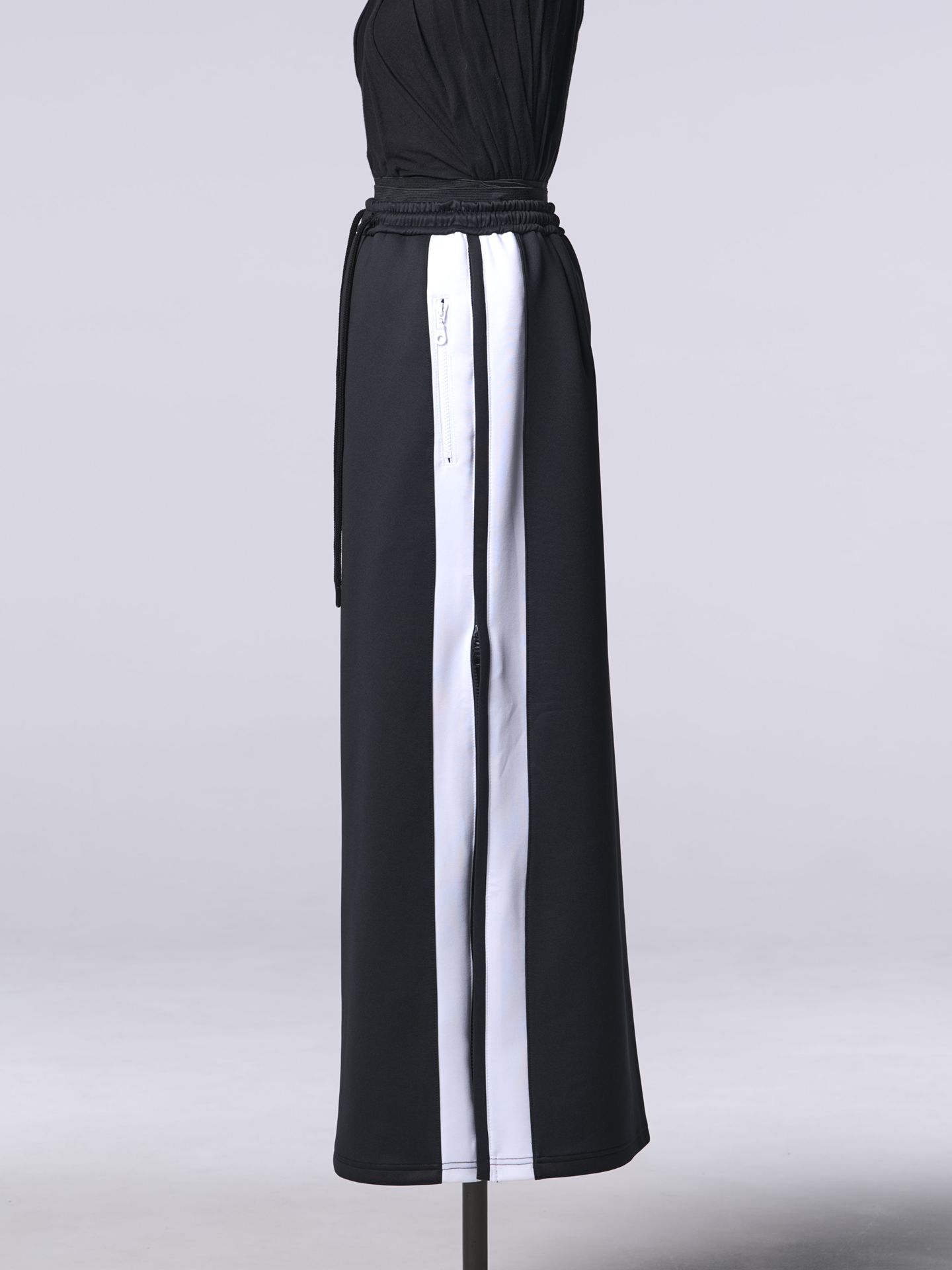 《予約品5月20日締》 SideZippSkirt / スリットスカート / ブラック・ホワイト