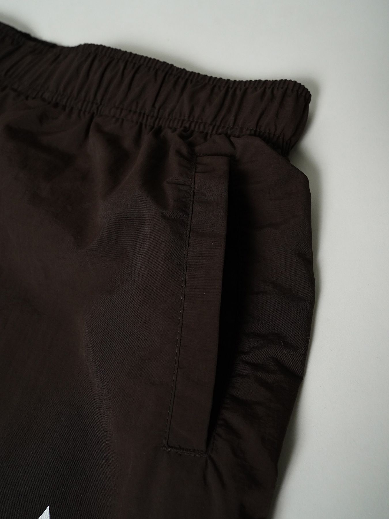 【予約品 7月5日(日) 締切】DAYGLYDE TRACKPANTS / ナイロンパンツ / ダークブラウン