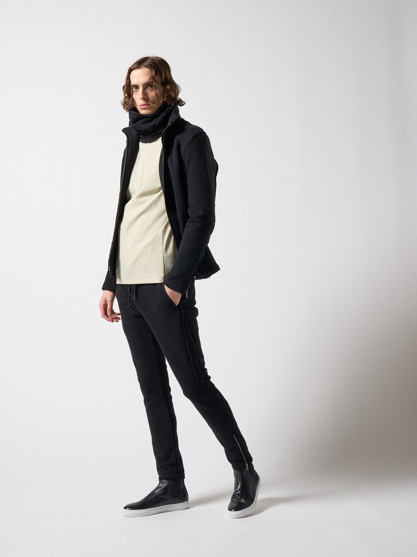 【予約品】 cow leather / ハイカットスニーカー / ブラック