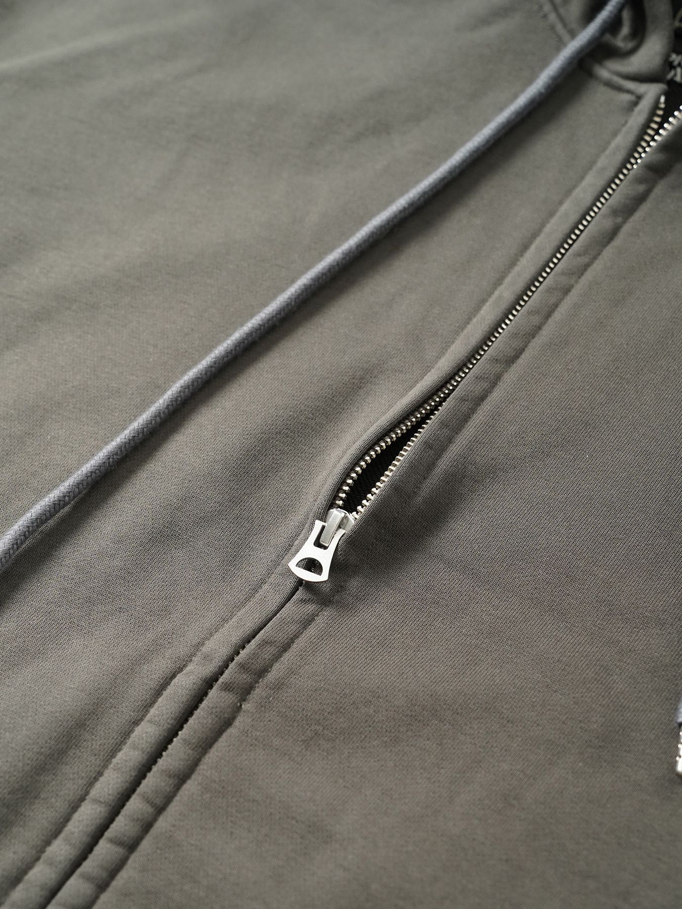 【予約品 5月6日(水) 締切】MOLD-SWEATPARKA / スウェットジップパーカー / チャコール