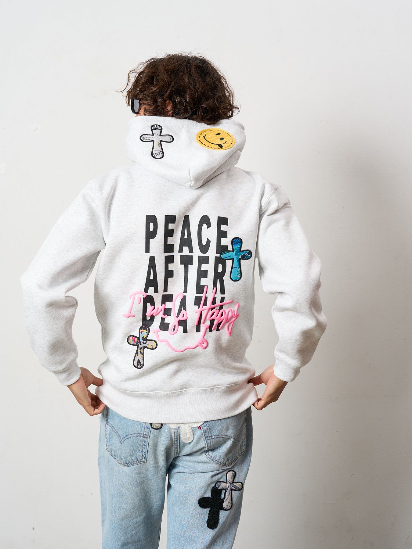 【予約品 5月8日(木) AM10時 締切】 TC裏毛起毛 PEACE AFTER DEATH&マルチパッチワーク プルパーカー / アッシュ